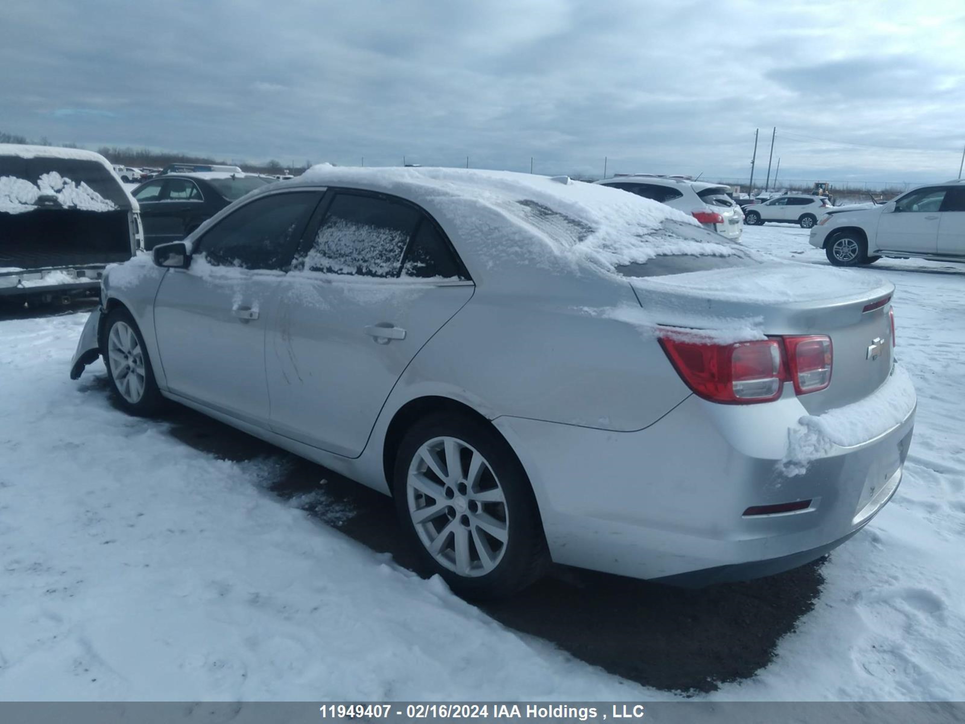 Photo 2 VIN: 1G11E5SAXDF268901 - CHEVROLET MALIBU 