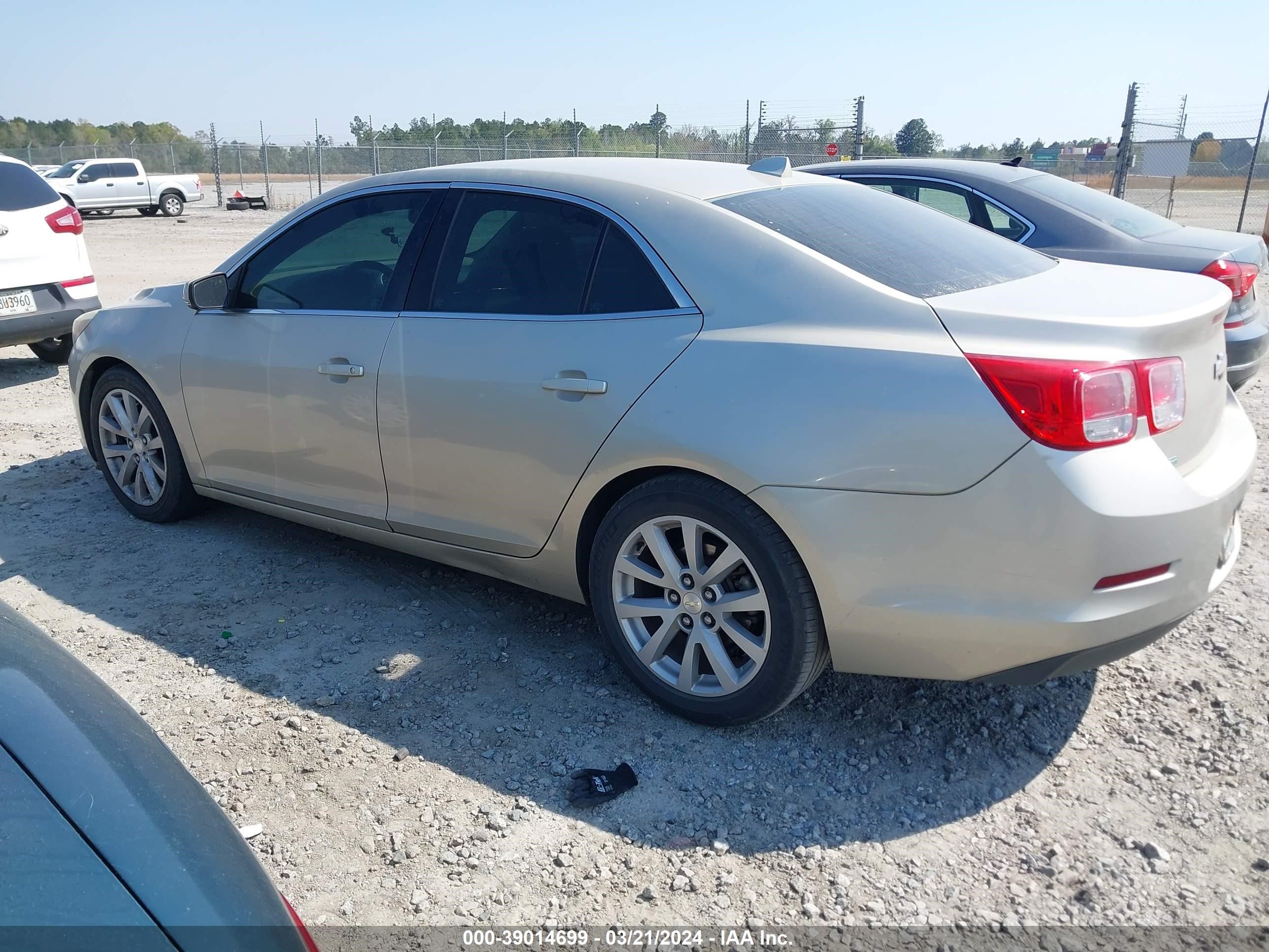 Photo 2 VIN: 1G11E5SL1EF207407 - CHEVROLET MALIBU 