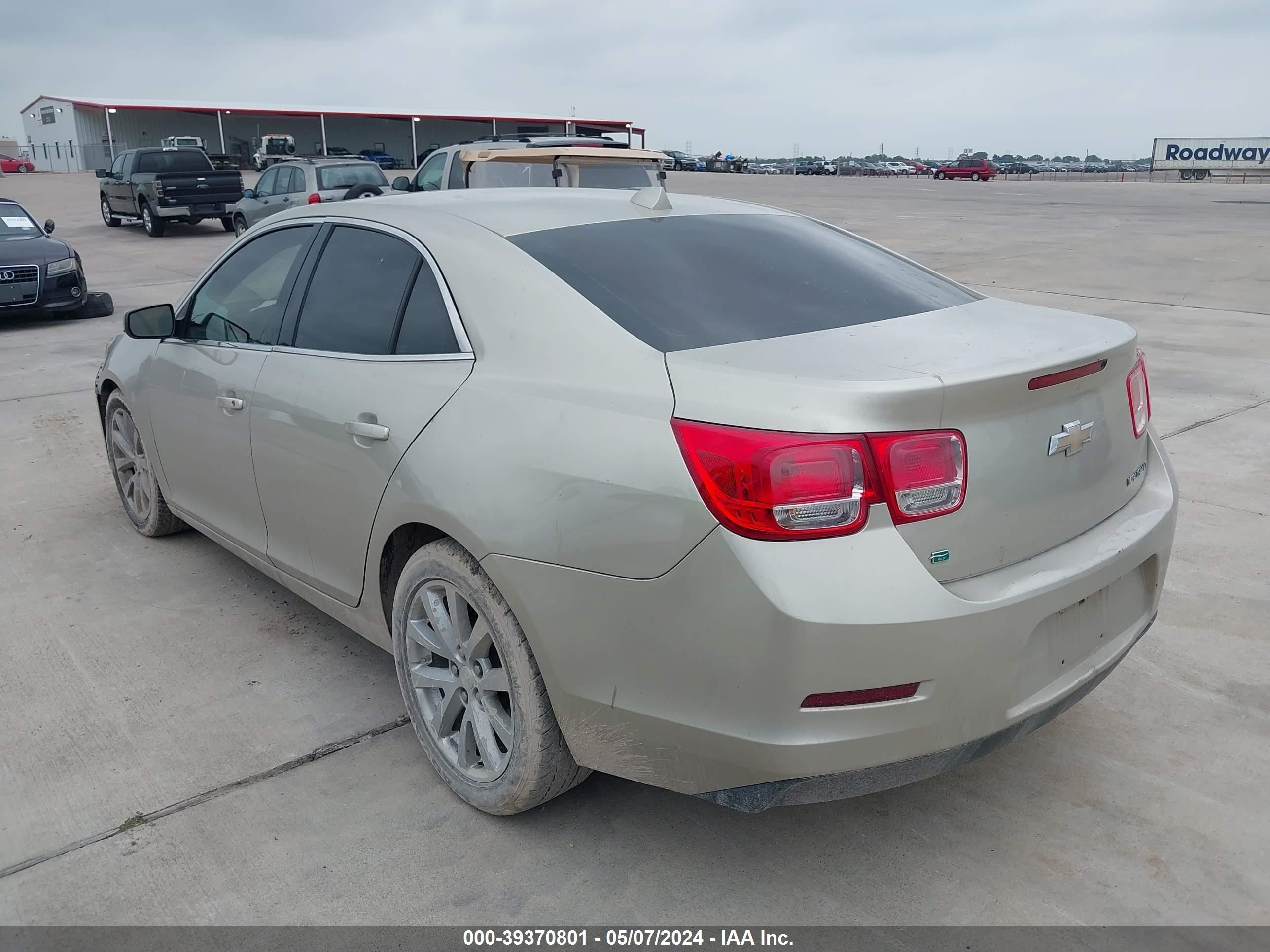 Photo 2 VIN: 1G11E5SL2EF246068 - CHEVROLET MALIBU 