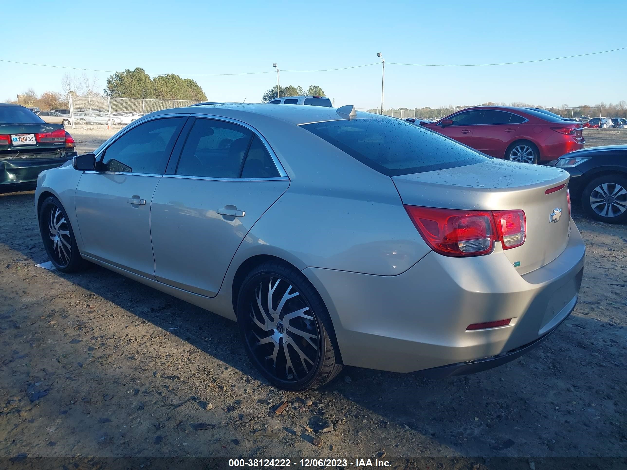 Photo 2 VIN: 1G11E5SL4EF251868 - CHEVROLET MALIBU 