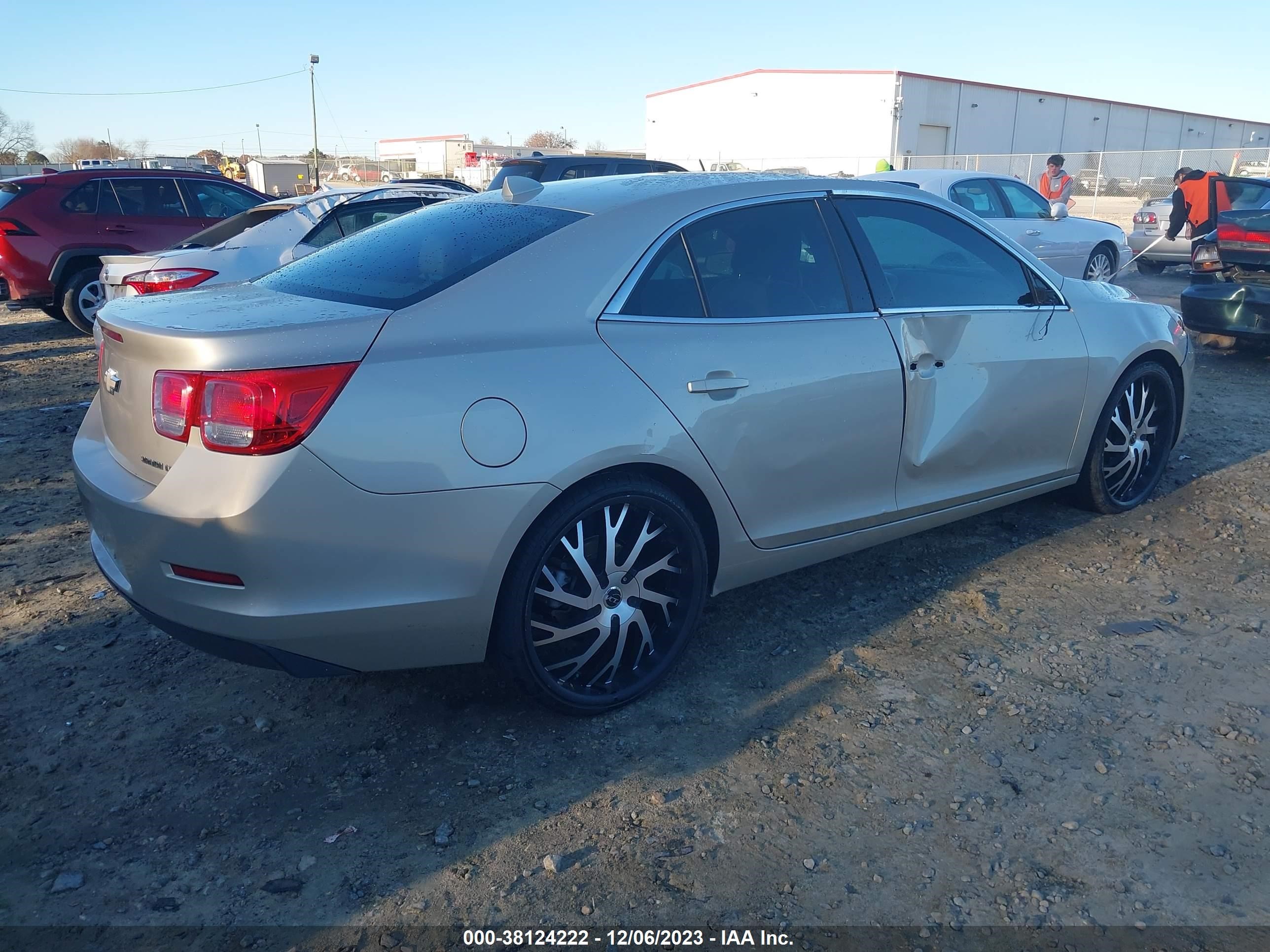 Photo 3 VIN: 1G11E5SL4EF251868 - CHEVROLET MALIBU 