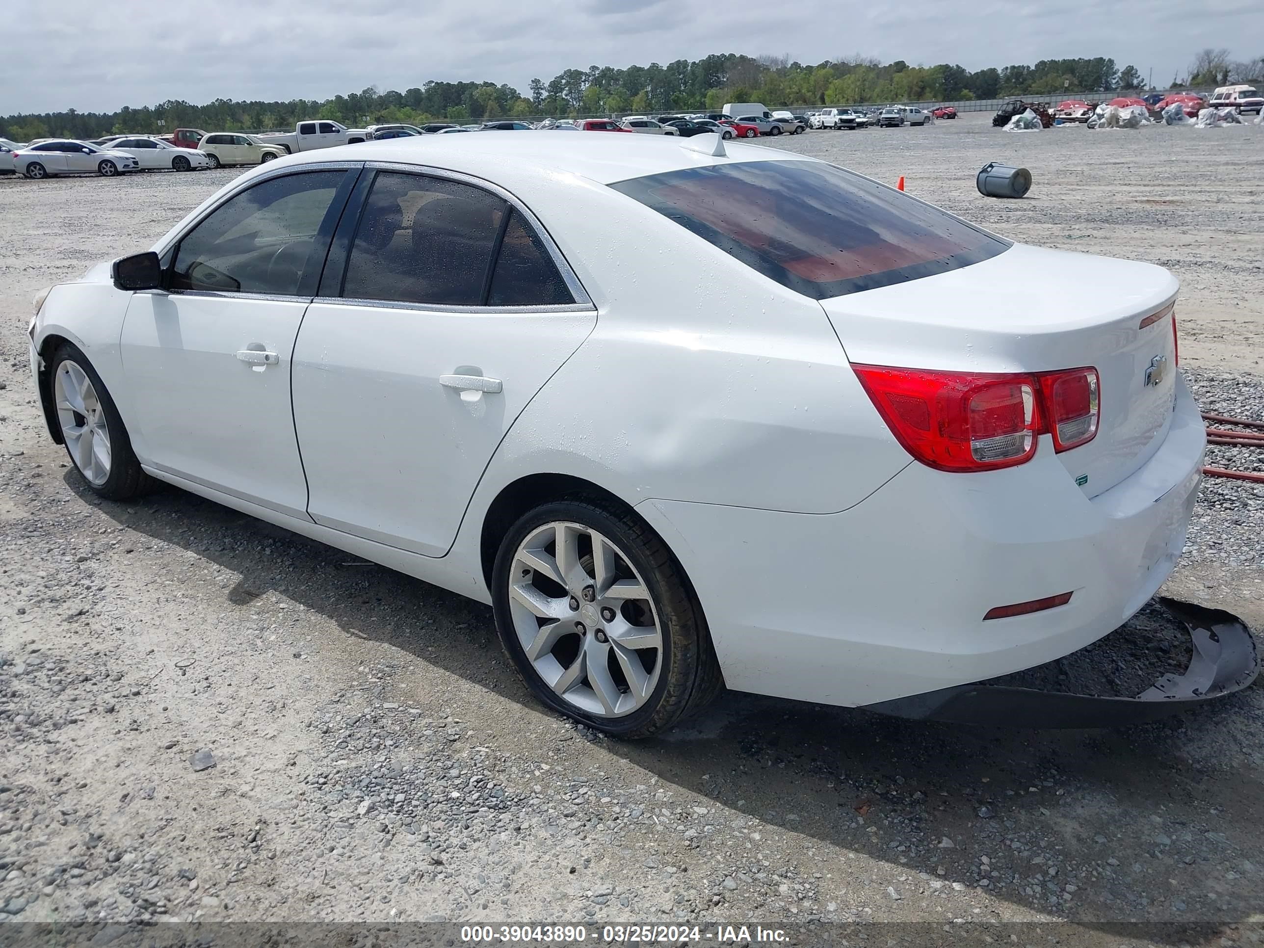 Photo 2 VIN: 1G11E5SL5EF225652 - CHEVROLET MALIBU 