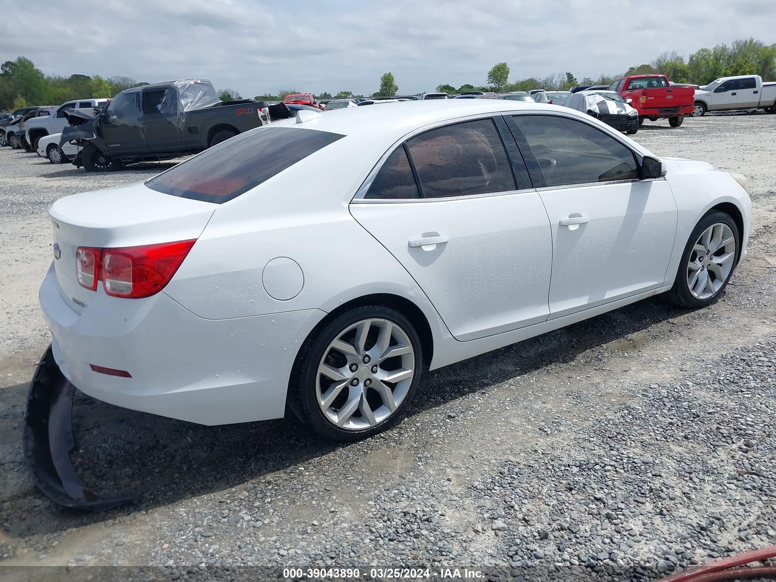 Photo 3 VIN: 1G11E5SL5EF225652 - CHEVROLET MALIBU 