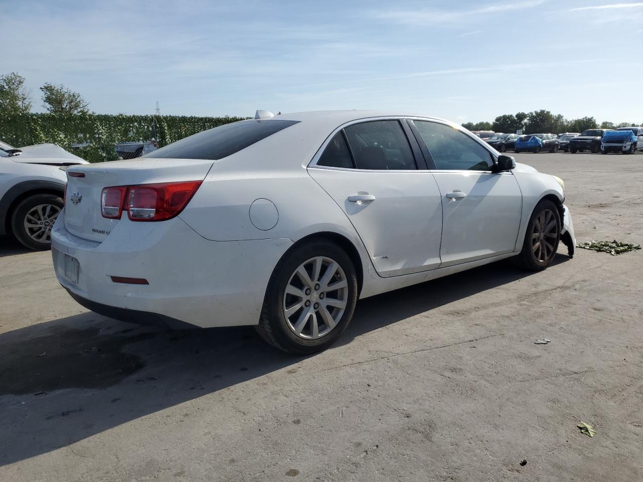 Photo 2 VIN: 1G11E5SL6EF286900 - CHEVROLET MALIBU 