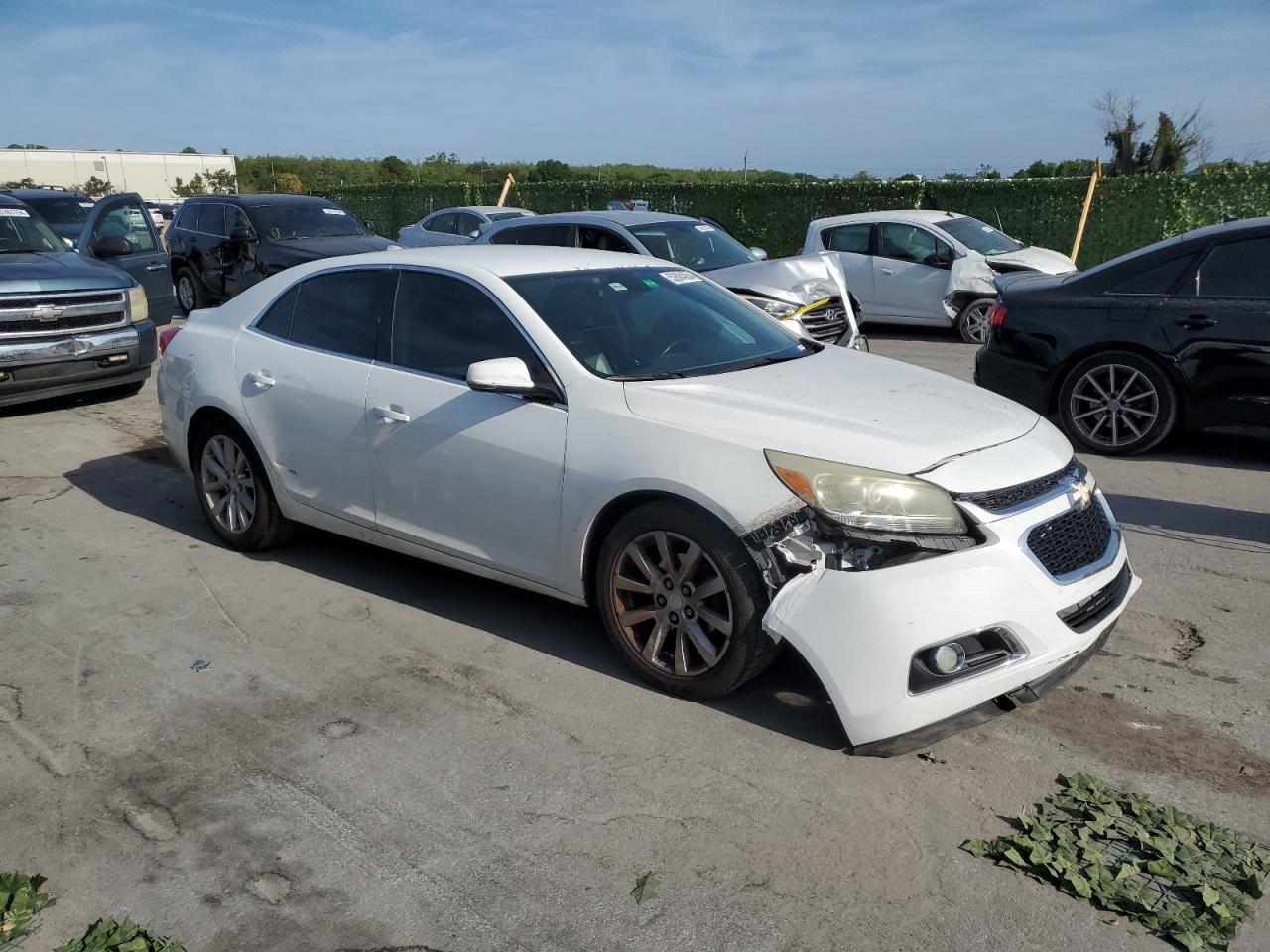 Photo 3 VIN: 1G11E5SL6EF286900 - CHEVROLET MALIBU 