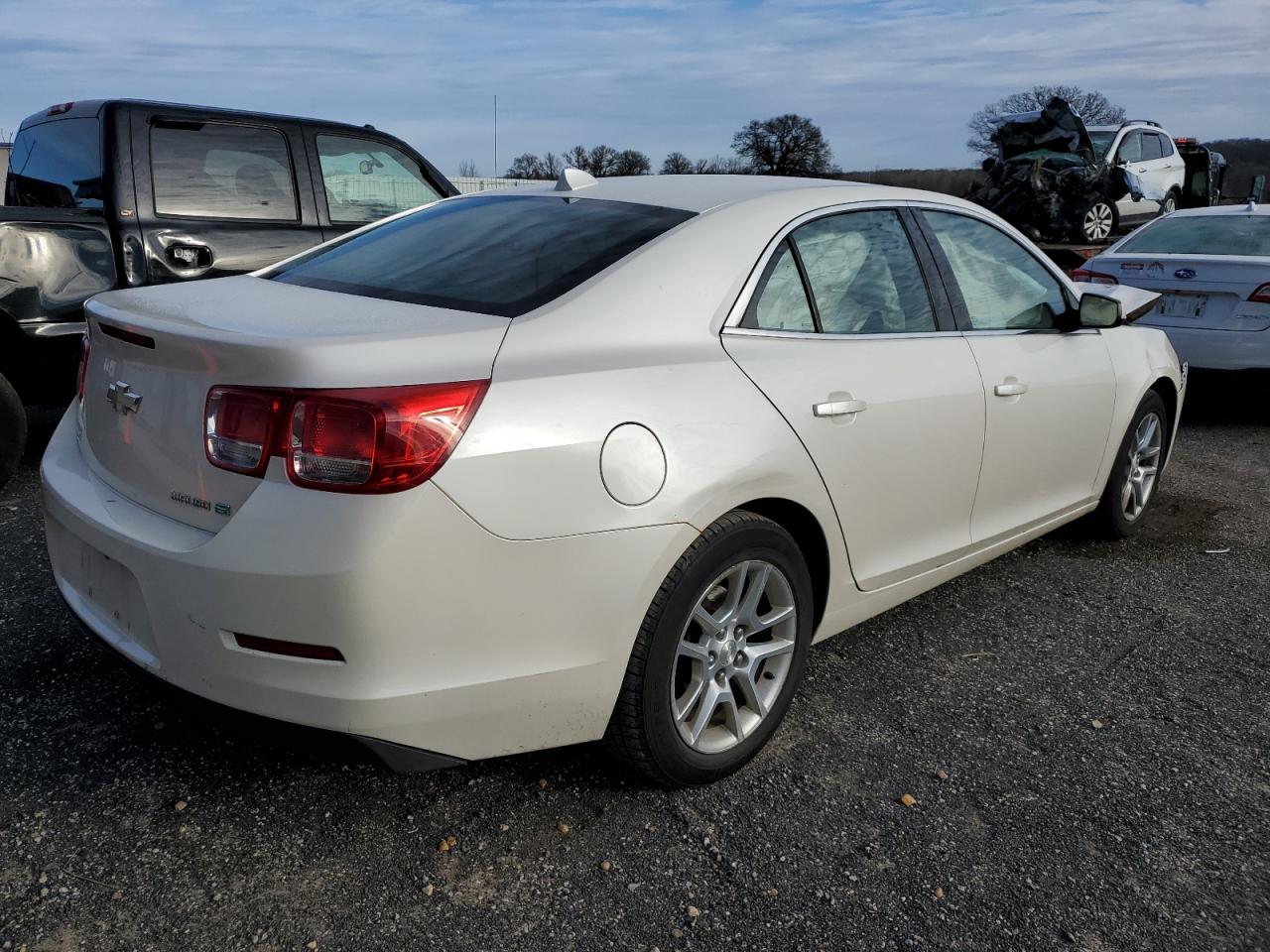 Photo 2 VIN: 1G11F5RR0DF103500 - CHEVROLET MALIBU 