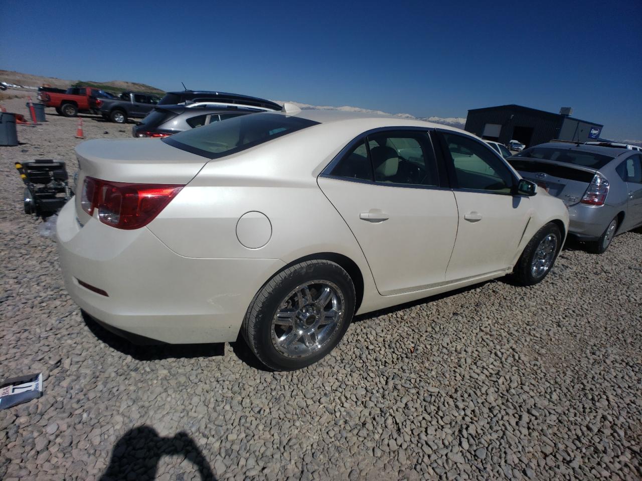 Photo 2 VIN: 1G11F5RR1DF116739 - CHEVROLET MALIBU 