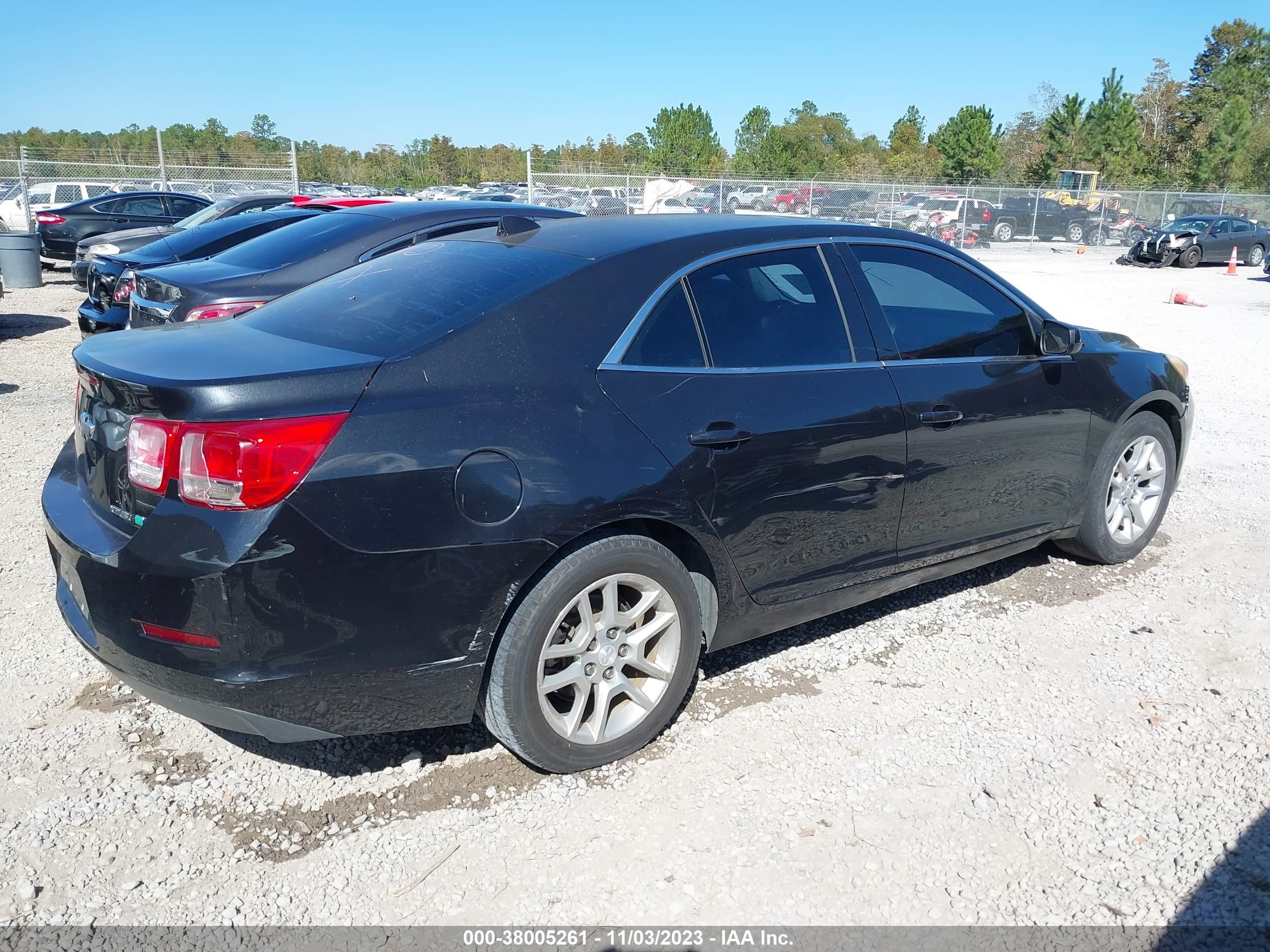 Photo 3 VIN: 1G11F5RR4DF112068 - CHEVROLET MALIBU 