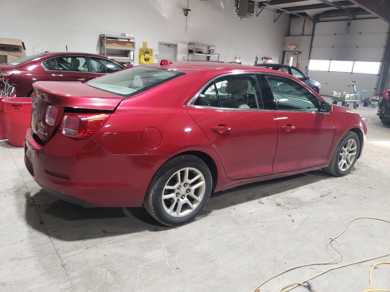 Photo 2 VIN: 1G11F5RR7DF122982 - CHEVROLET MALIBU 