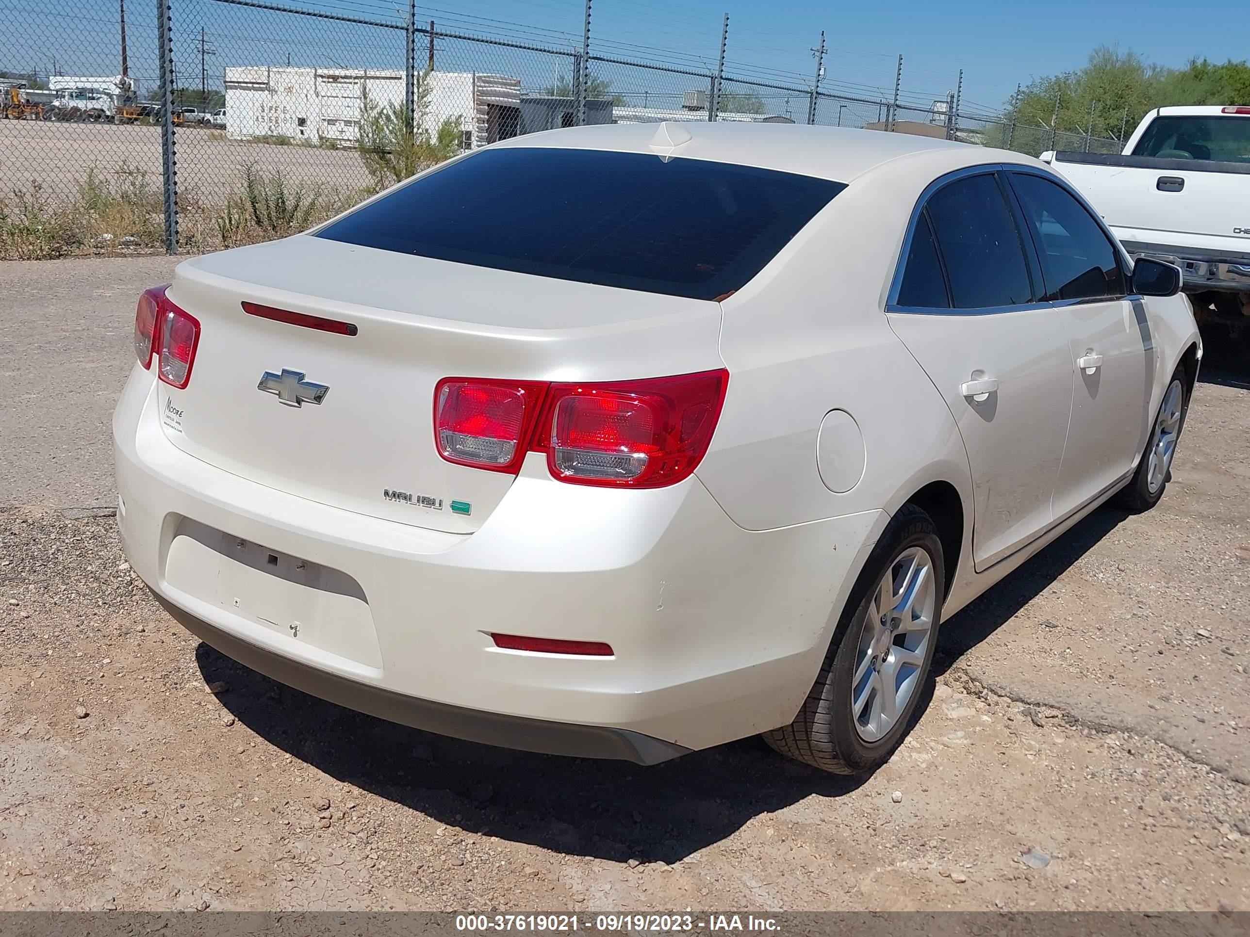 Photo 3 VIN: 1G11F5RR8DF104099 - CHEVROLET MALIBU 