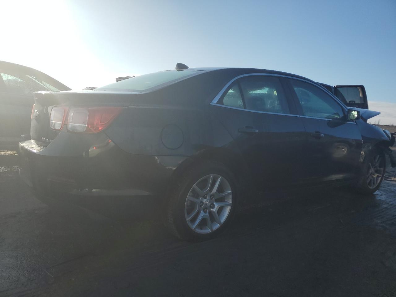 Photo 2 VIN: 1G11F5RR9DF103186 - CHEVROLET MALIBU 