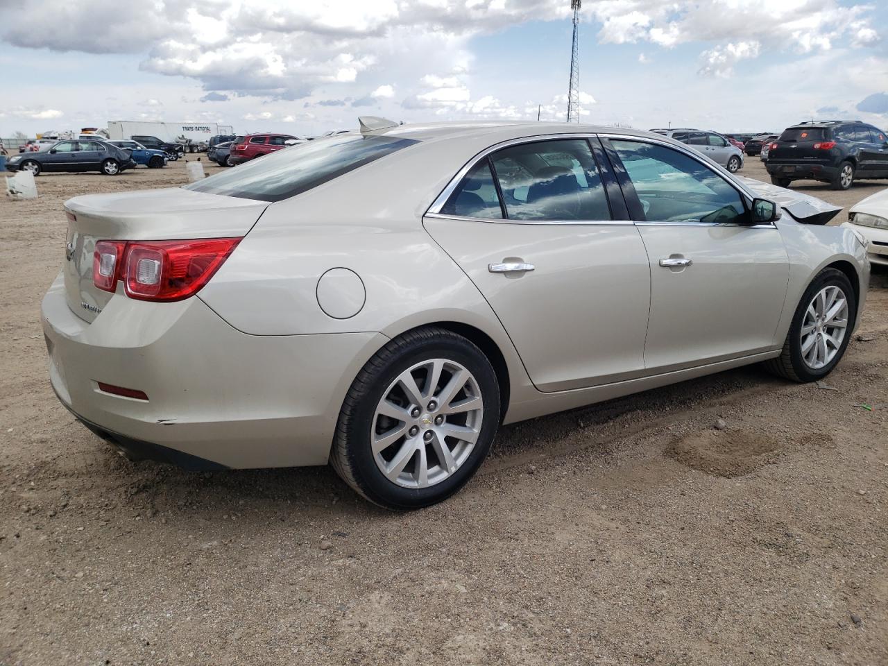 Photo 2 VIN: 1G11F5SL5FF334160 - CHEVROLET MALIBU 