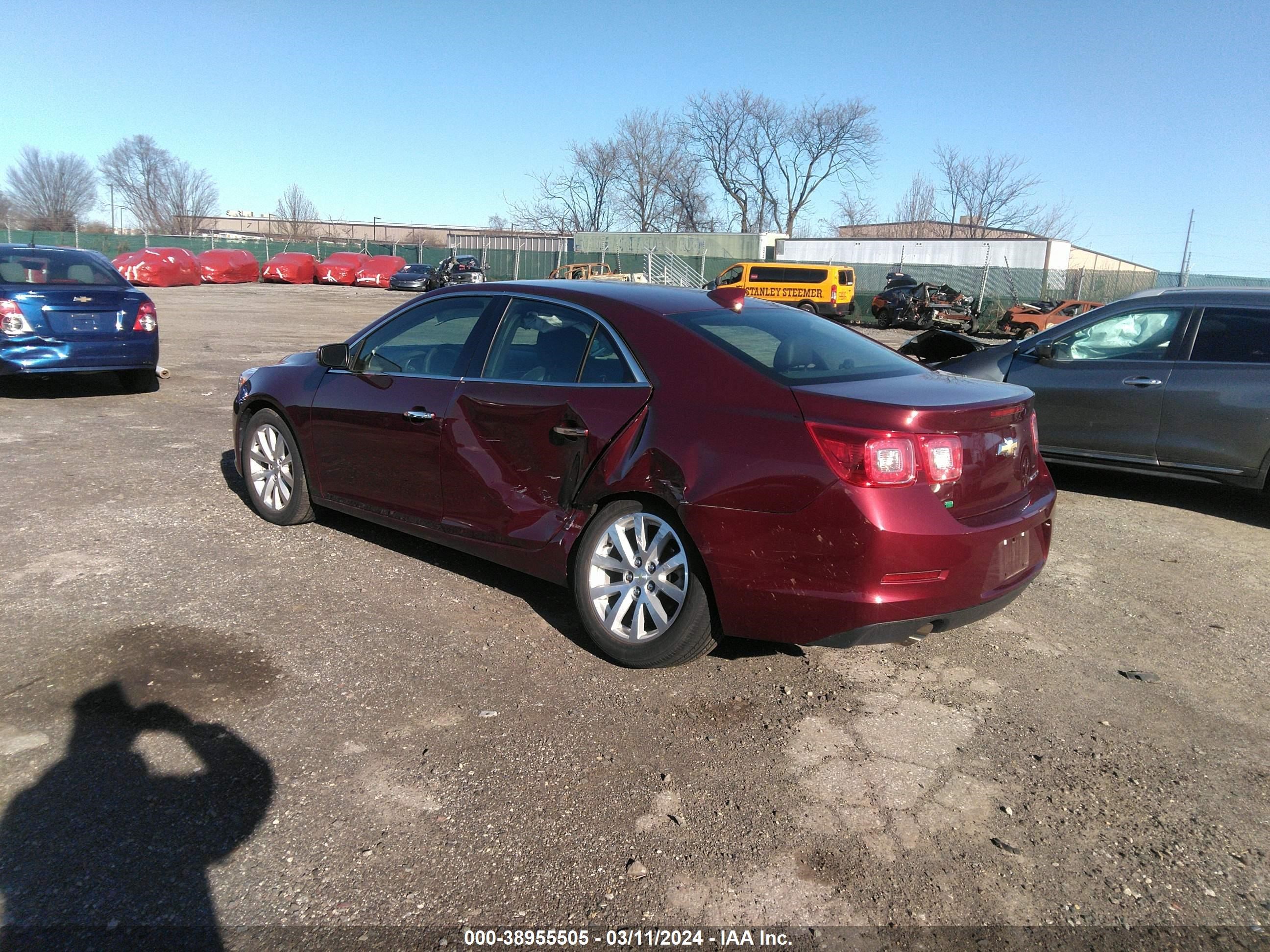 Photo 2 VIN: 1G11F5SL6FF309946 - CHEVROLET MALIBU 