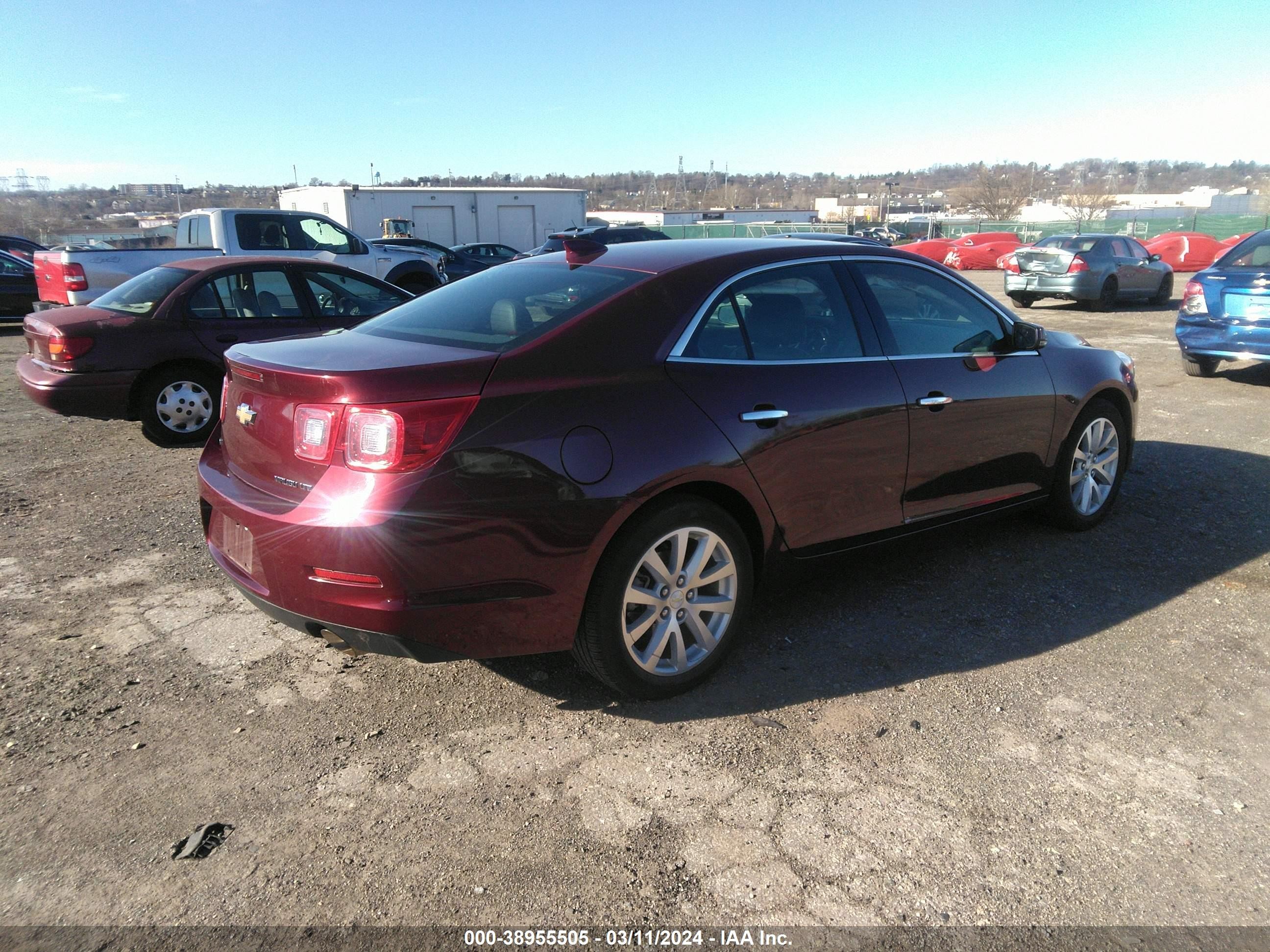 Photo 3 VIN: 1G11F5SL6FF309946 - CHEVROLET MALIBU 