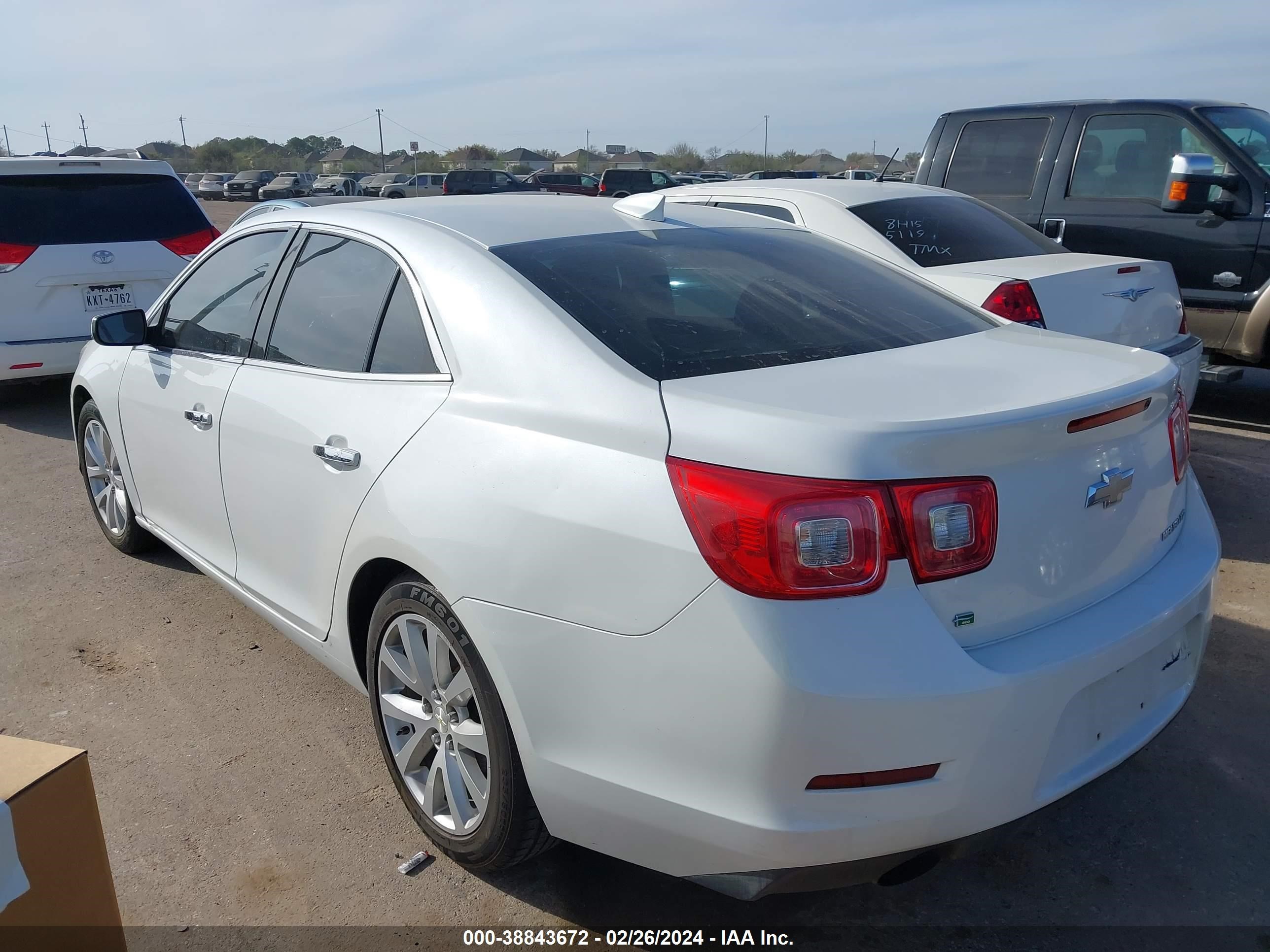 Photo 2 VIN: 1G11F5SL7FU126521 - CHEVROLET MALIBU 