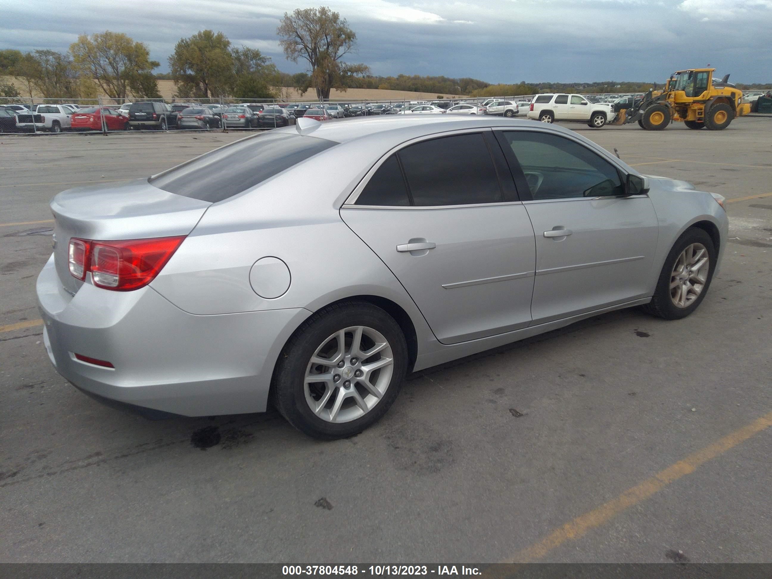 Photo 3 VIN: 1G11F5SR0DF168695 - CHEVROLET MALIBU 