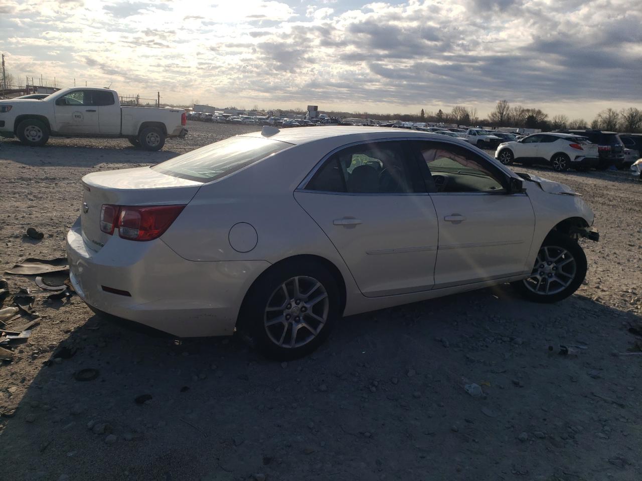 Photo 2 VIN: 1G11F5SR3DF140695 - CHEVROLET MALIBU 