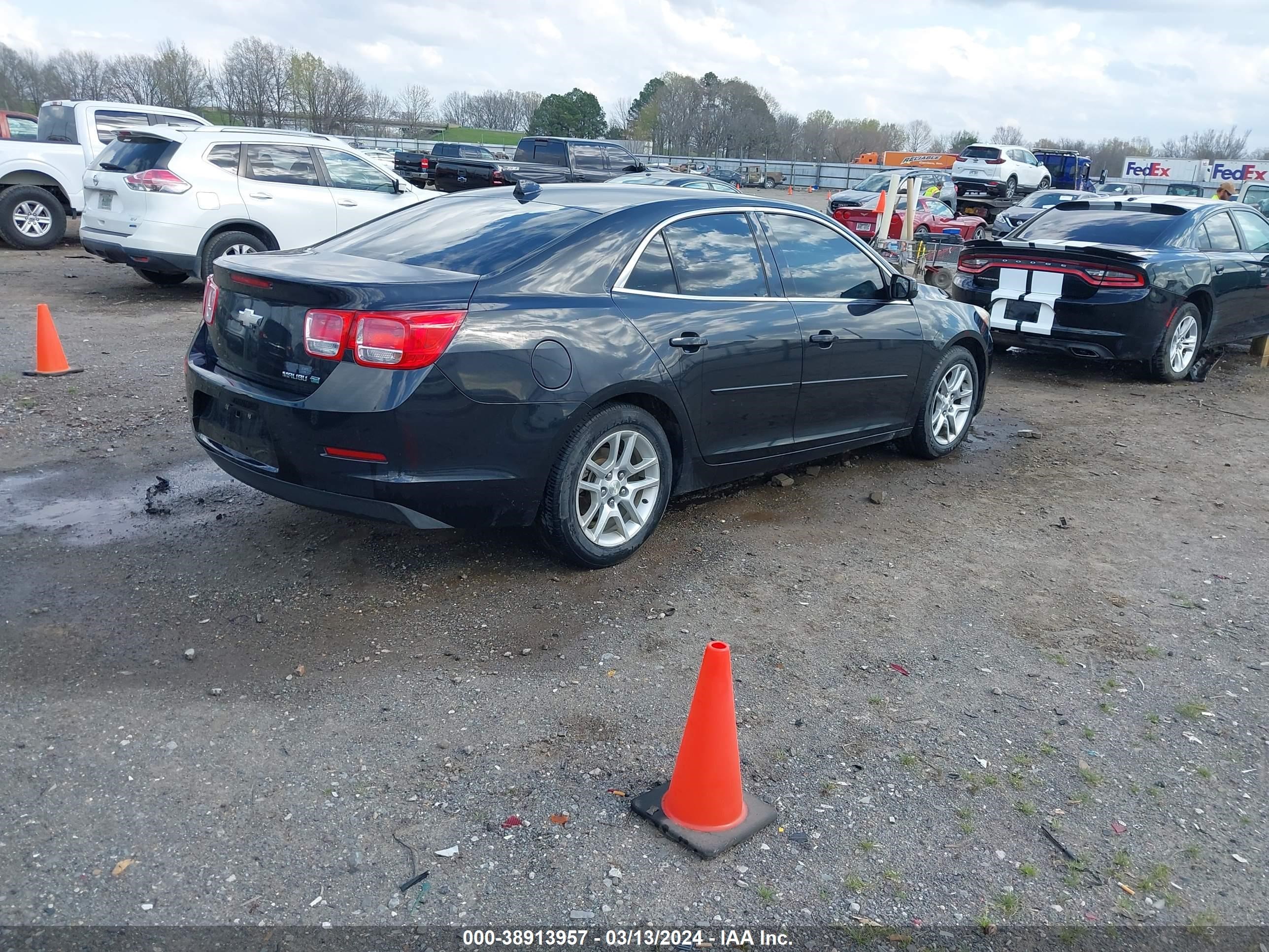 Photo 3 VIN: 1G11F5SRXDF167585 - CHEVROLET MALIBU 