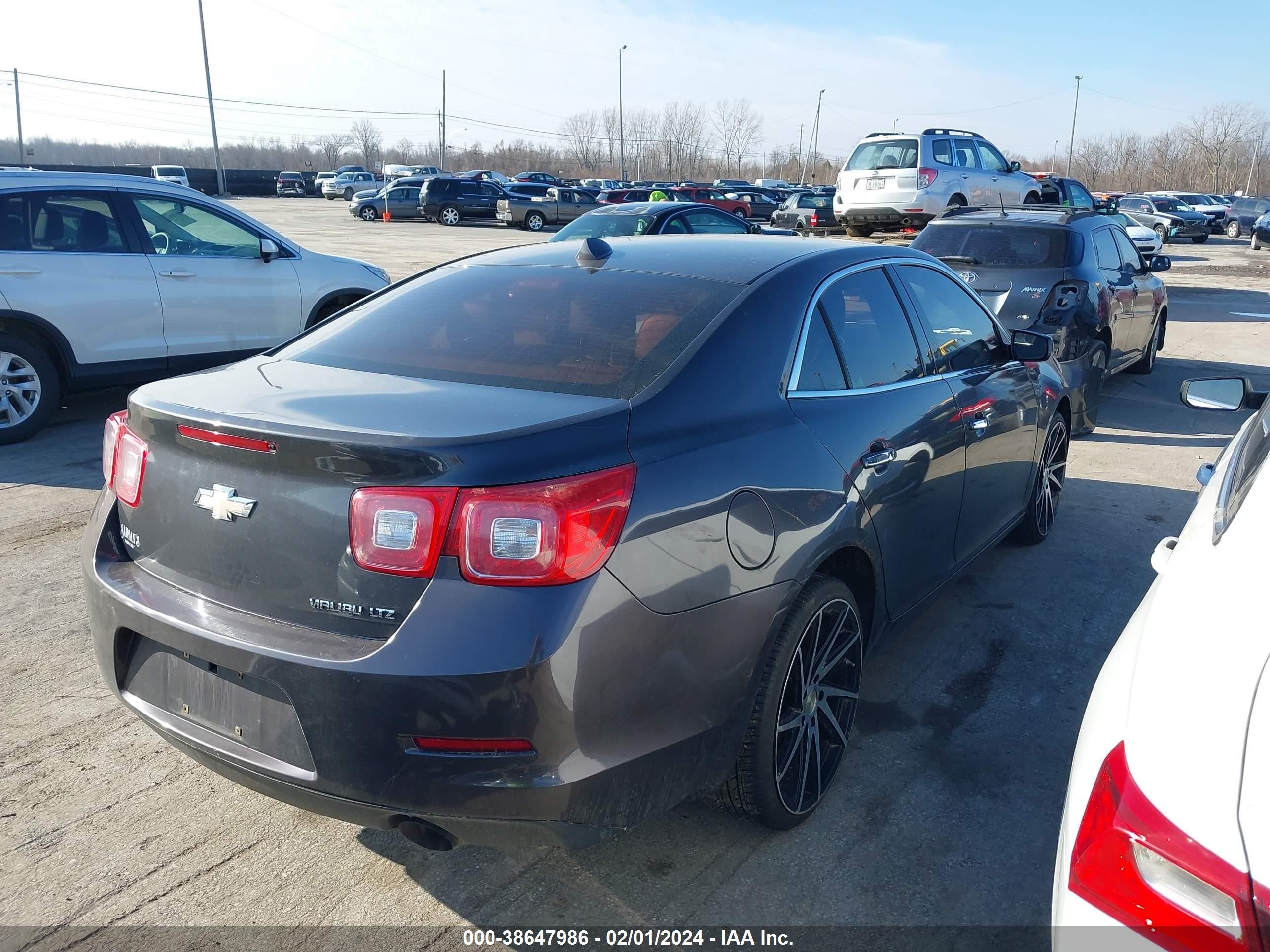 Photo 3 VIN: 1G11H5SA2DF252439 - CHEVROLET MALIBU 