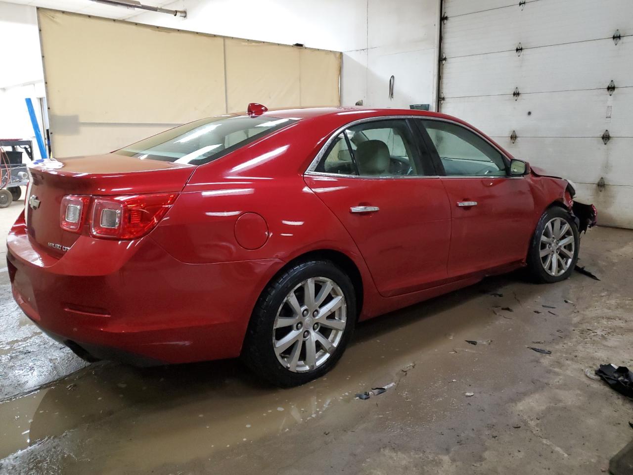 Photo 2 VIN: 1G11H5SA4DF297978 - CHEVROLET MALIBU 