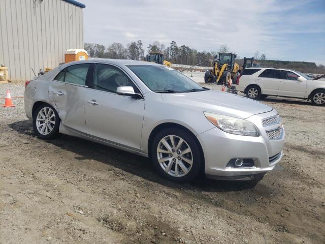 Photo 3 VIN: 1G11H5SA7DF330407 - CHEVROLET MALIBU 