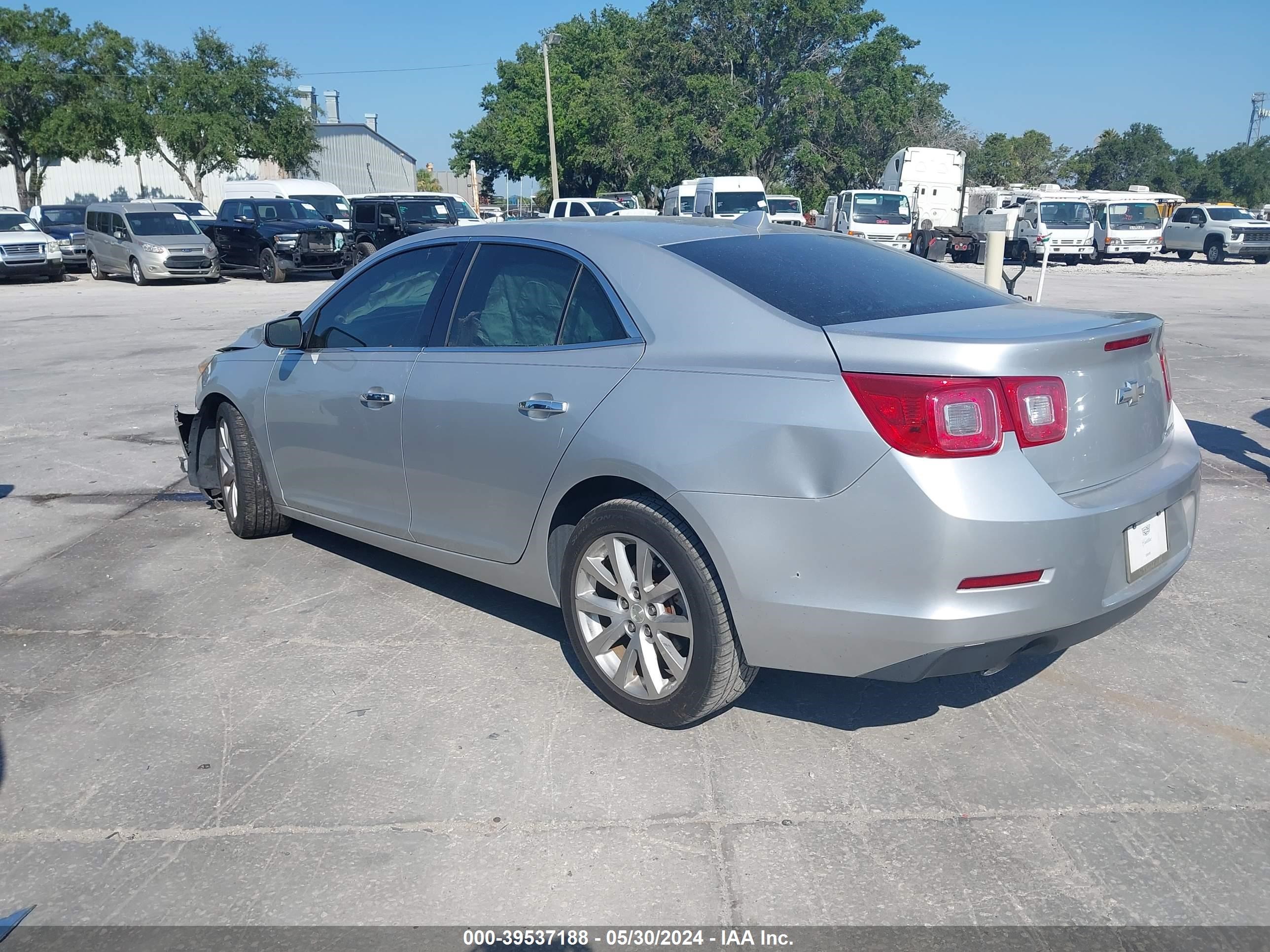 Photo 2 VIN: 1G11H5SL1EF149581 - CHEVROLET MALIBU 