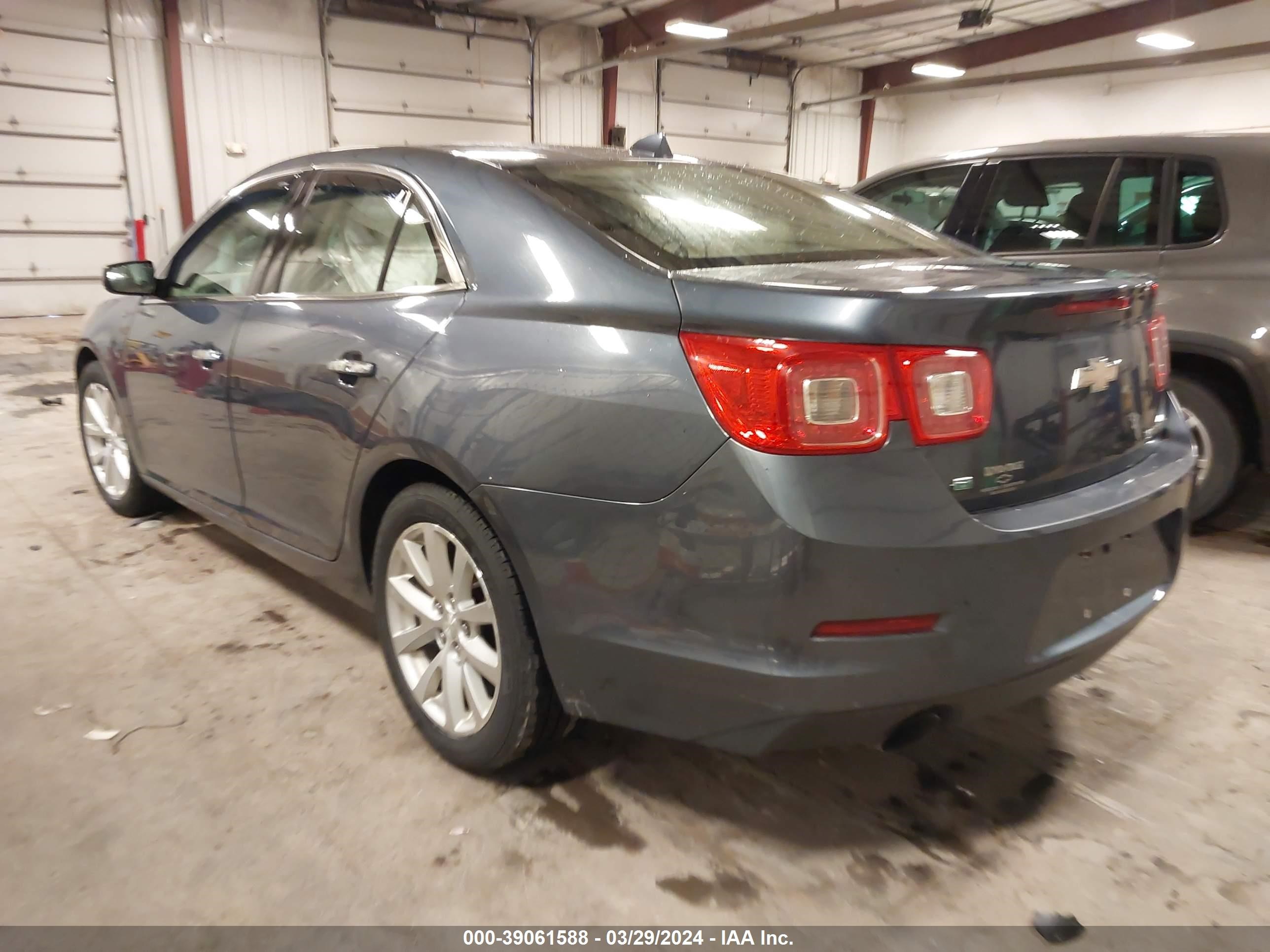 Photo 2 VIN: 1G11H5SLXEF224570 - CHEVROLET MALIBU 