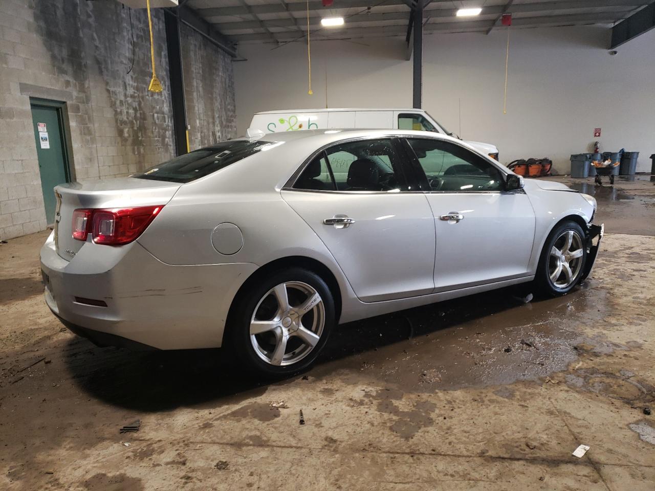 Photo 2 VIN: 1G11J5SX4DF218673 - CHEVROLET MALIBU 