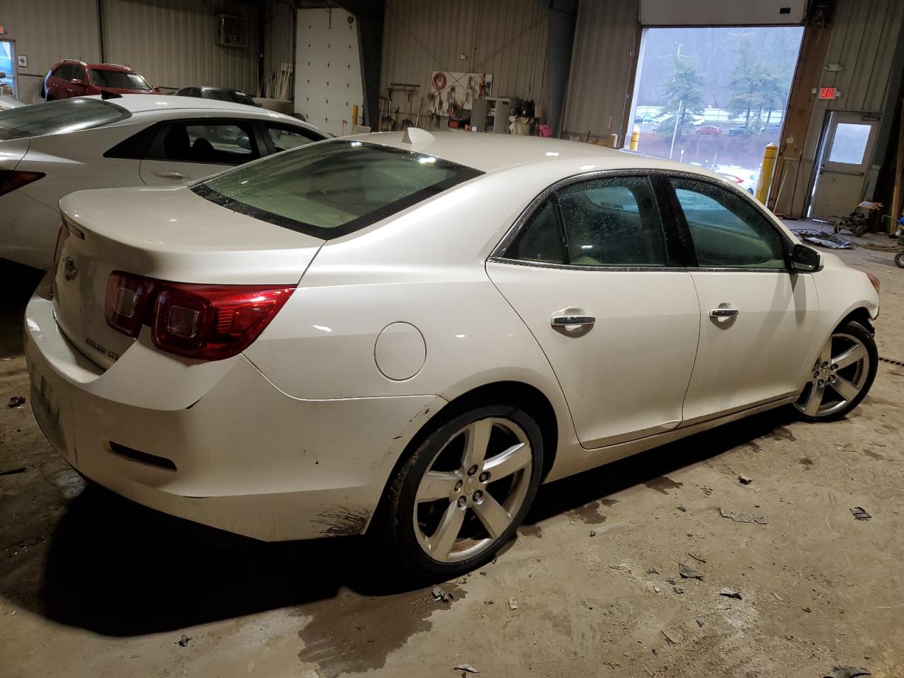 Photo 2 VIN: 1G11J5SX5DF203339 - CHEVROLET MALIBU 