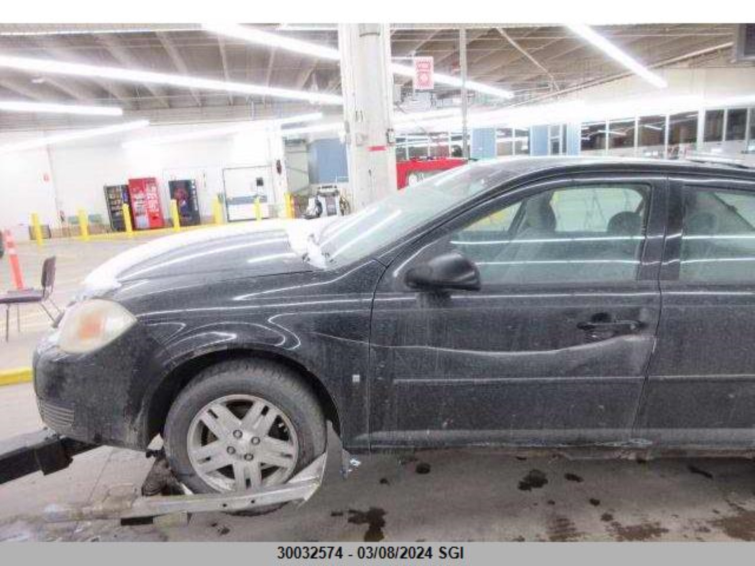 Photo 2 VIN: 1G1AL55F867848335 - CHEVROLET COBALT 