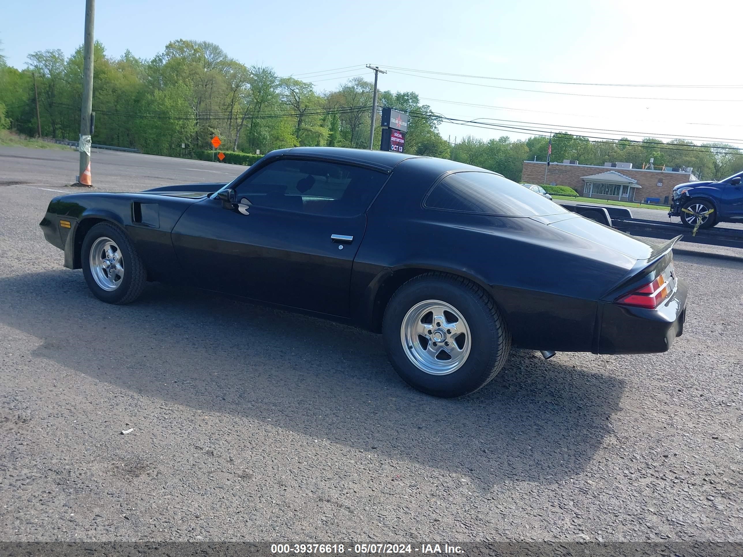 Photo 2 VIN: 1G1AP87H2BN128622 - CHEVROLET CAMARO 