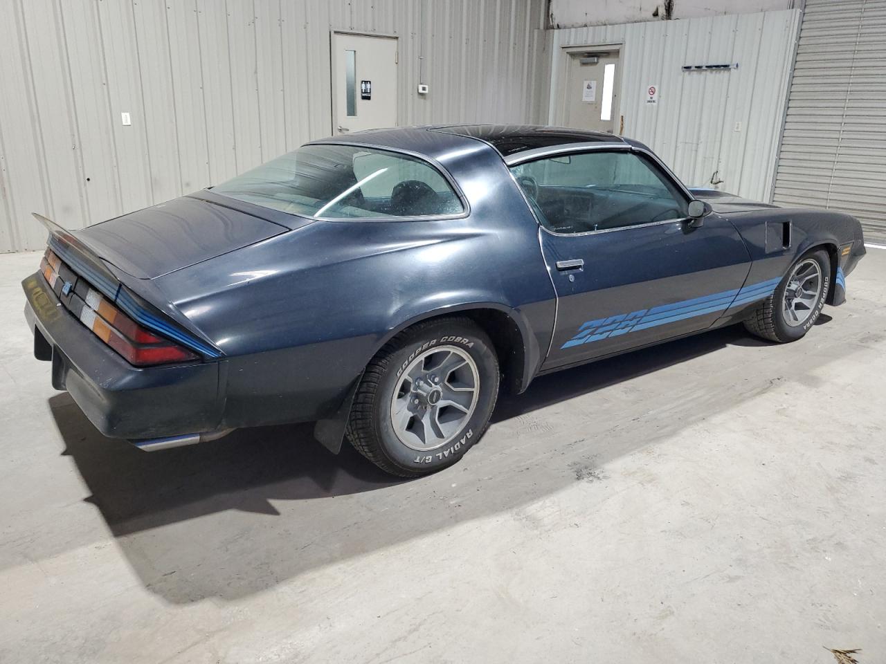 Photo 2 VIN: 1G1AP87L6BL134617 - CHEVROLET CAMARO 