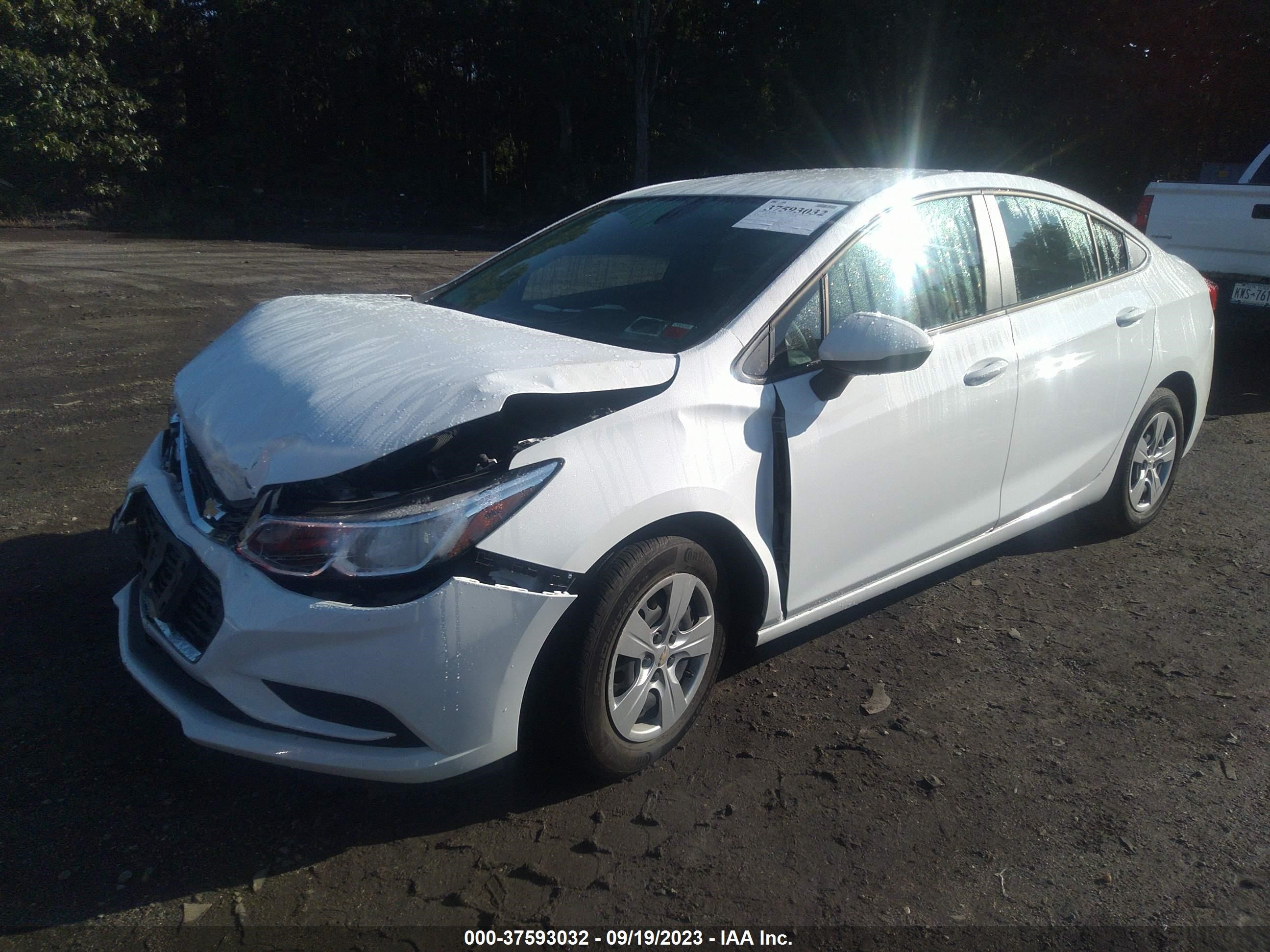 Photo 1 VIN: 1G1BC5SM2J7188213 - CHEVROLET CRUZE 