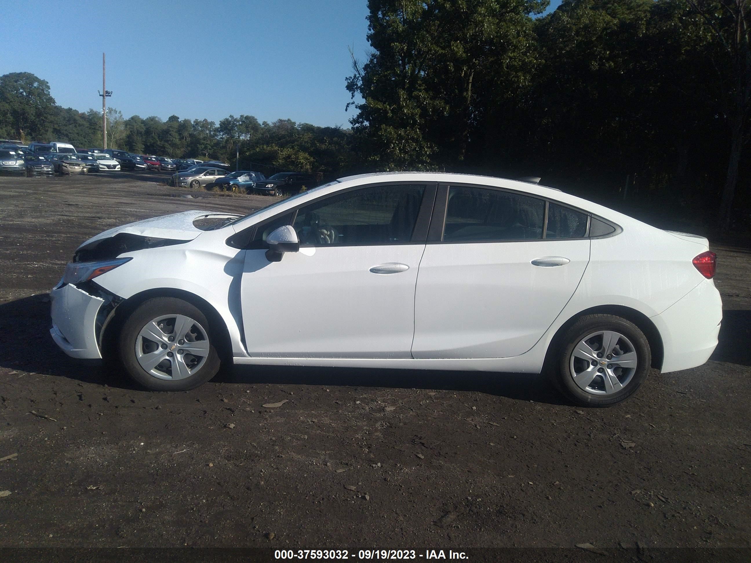 Photo 13 VIN: 1G1BC5SM2J7188213 - CHEVROLET CRUZE 