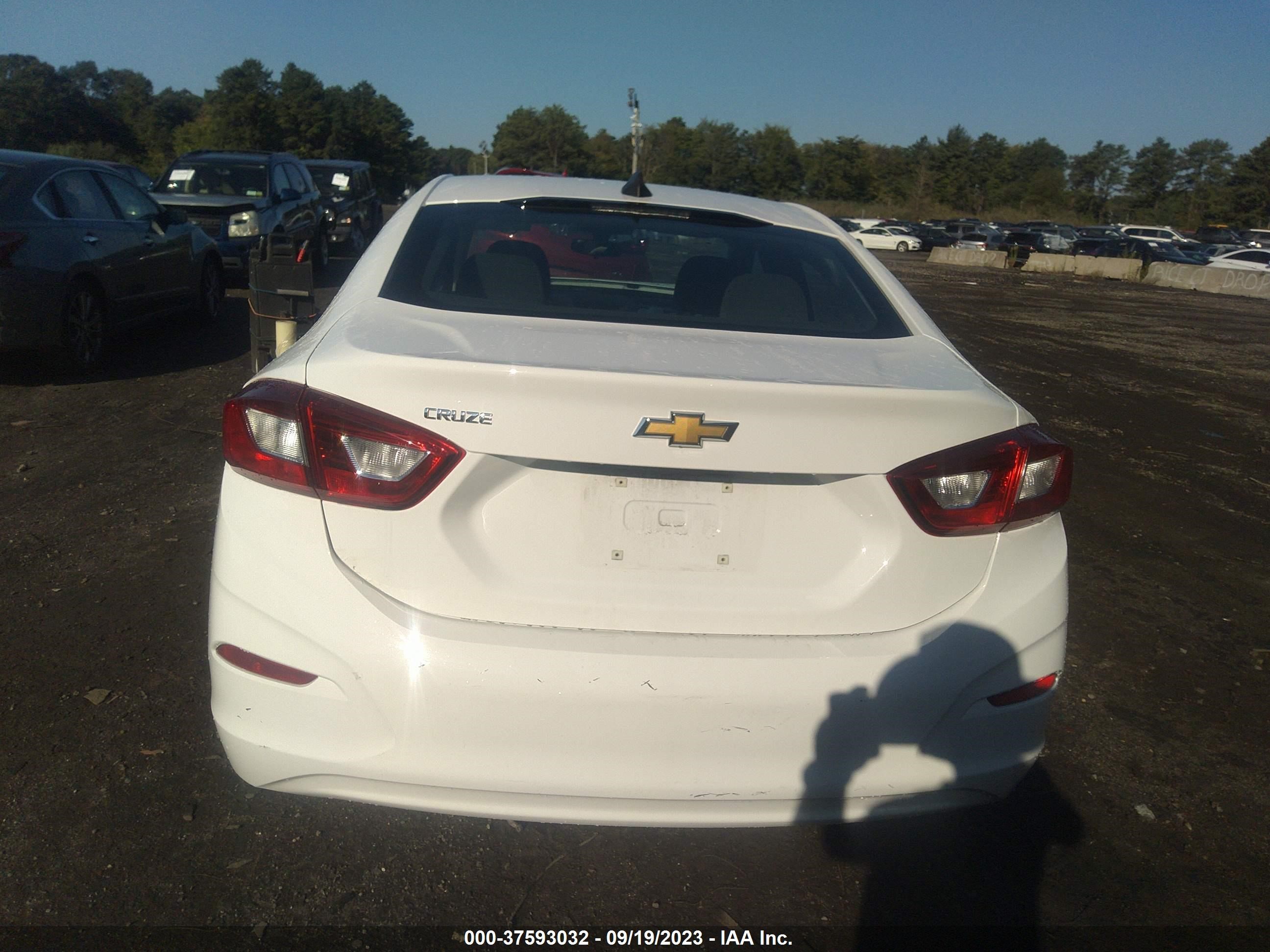 Photo 15 VIN: 1G1BC5SM2J7188213 - CHEVROLET CRUZE 