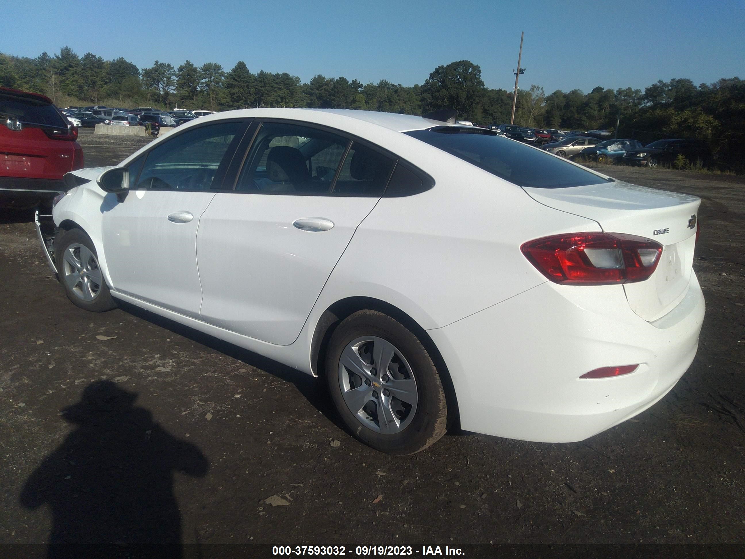 Photo 2 VIN: 1G1BC5SM2J7188213 - CHEVROLET CRUZE 