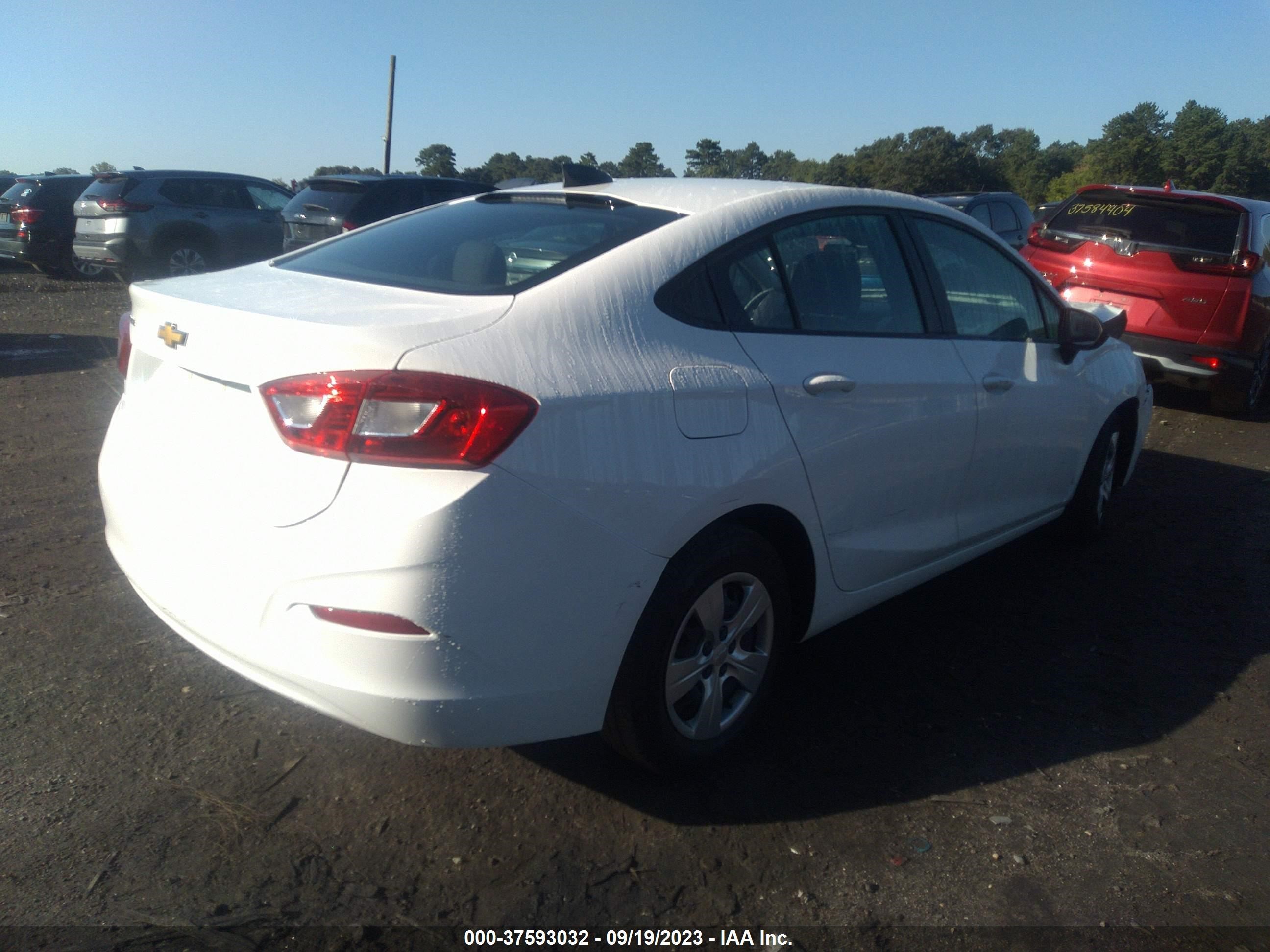 Photo 3 VIN: 1G1BC5SM2J7188213 - CHEVROLET CRUZE 