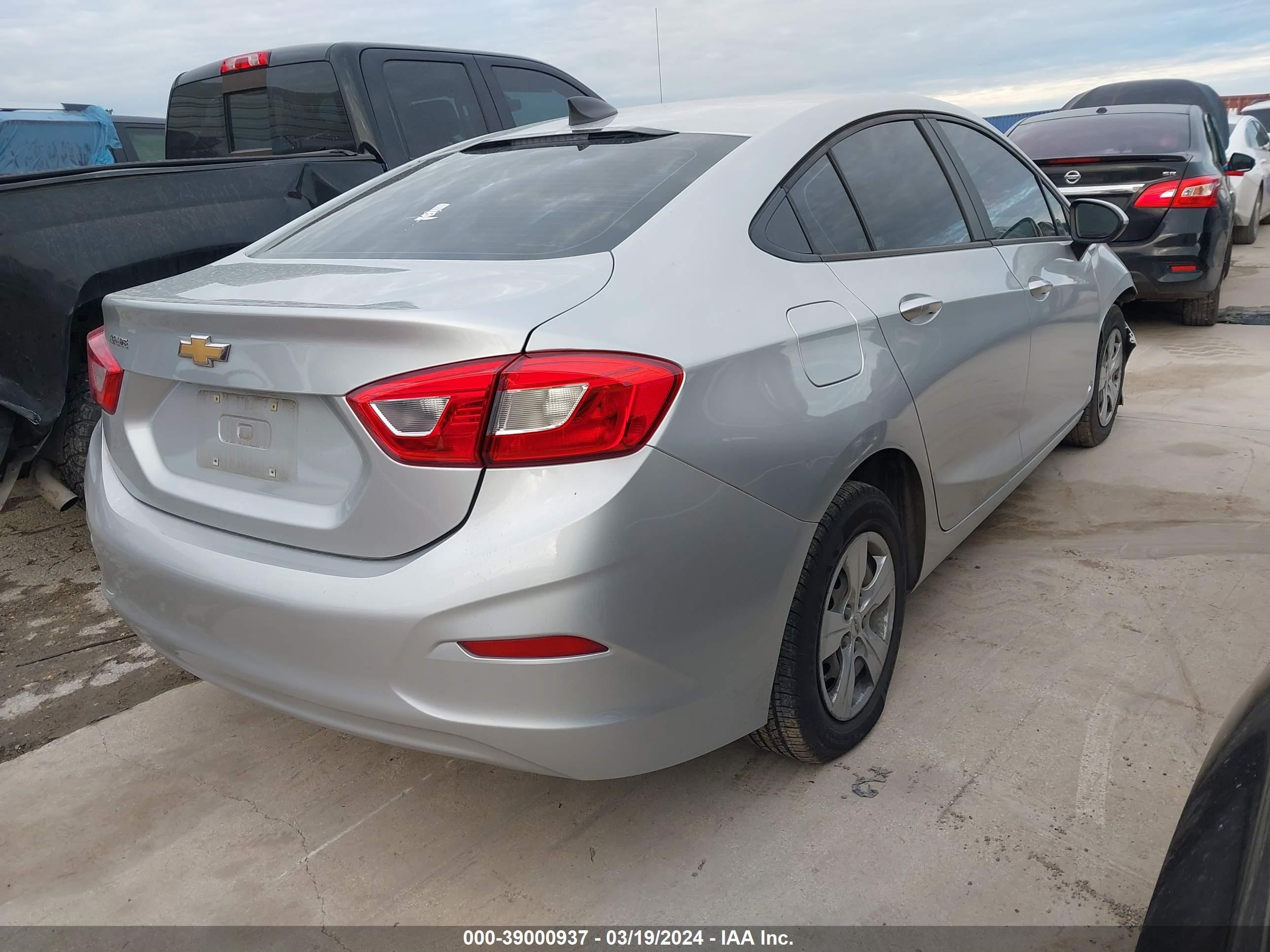 Photo 3 VIN: 1G1BC5SM3J7104142 - CHEVROLET CRUZE 