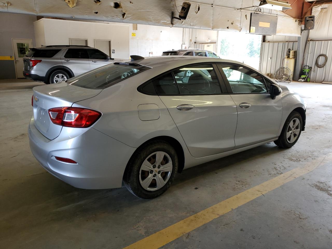 Photo 2 VIN: 1G1BC5SM3J7183215 - CHEVROLET CRUZE 