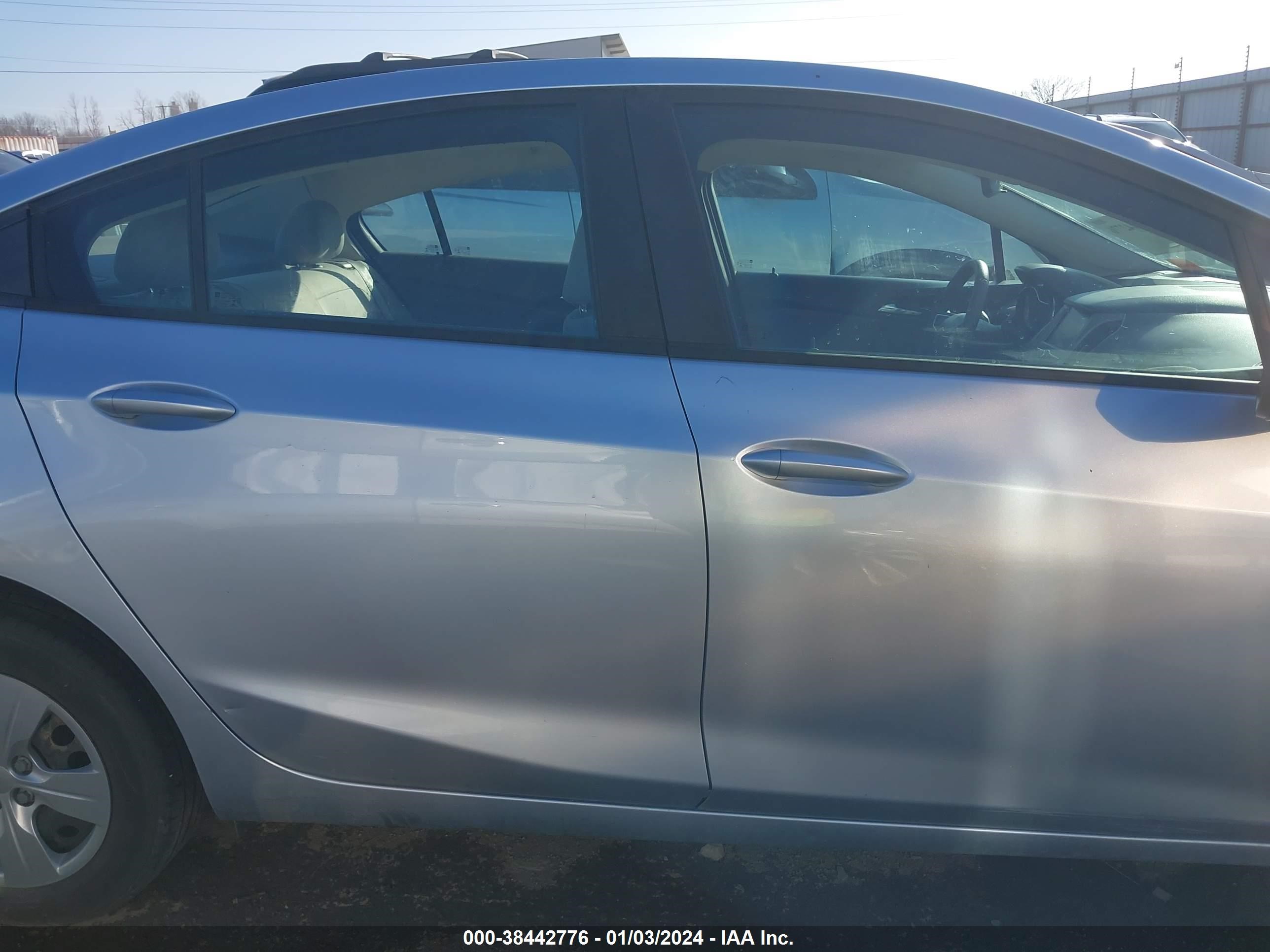 Photo 12 VIN: 1G1BC5SM7J7108193 - CHEVROLET CRUZE 