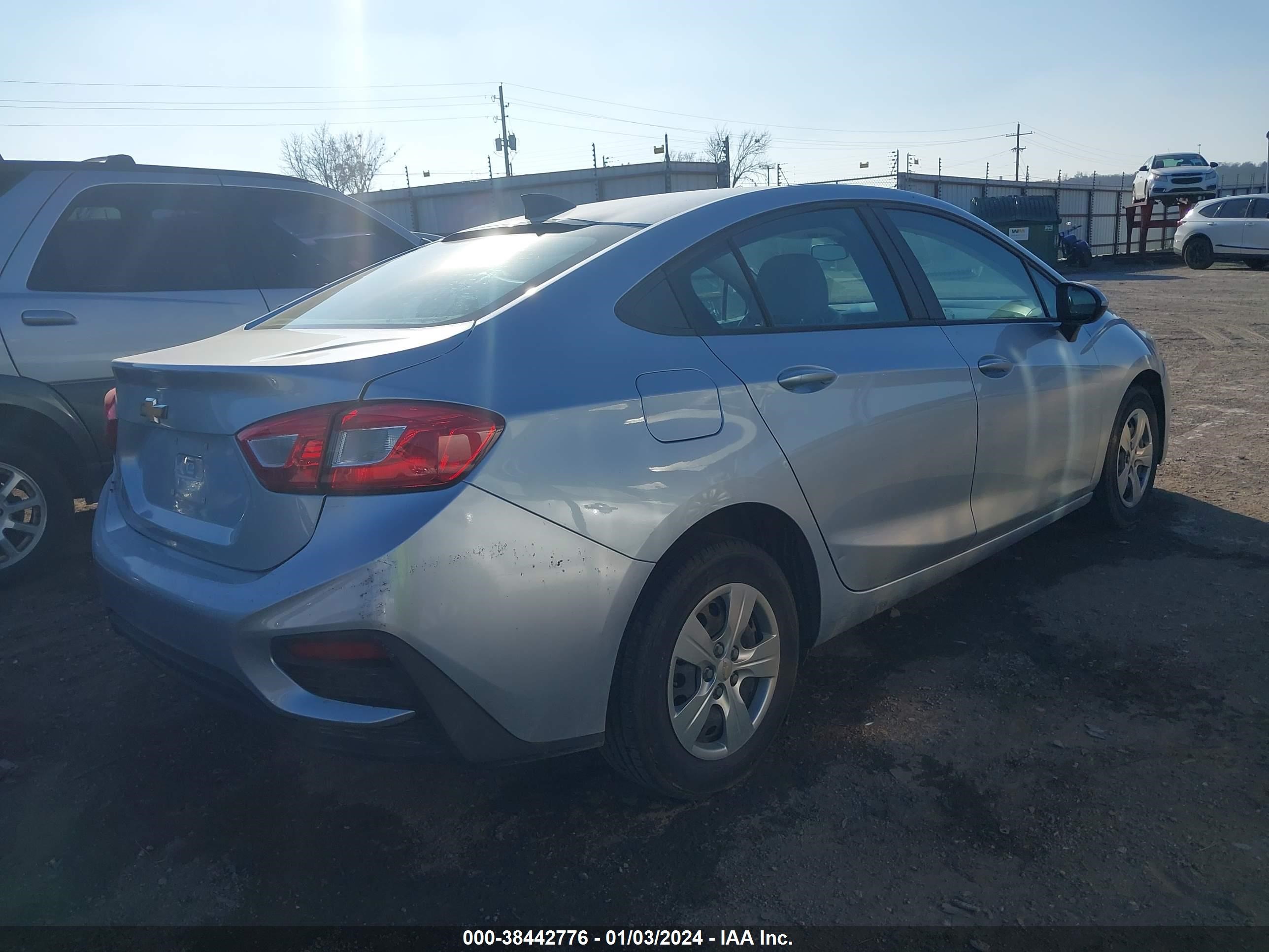 Photo 3 VIN: 1G1BC5SM7J7108193 - CHEVROLET CRUZE 