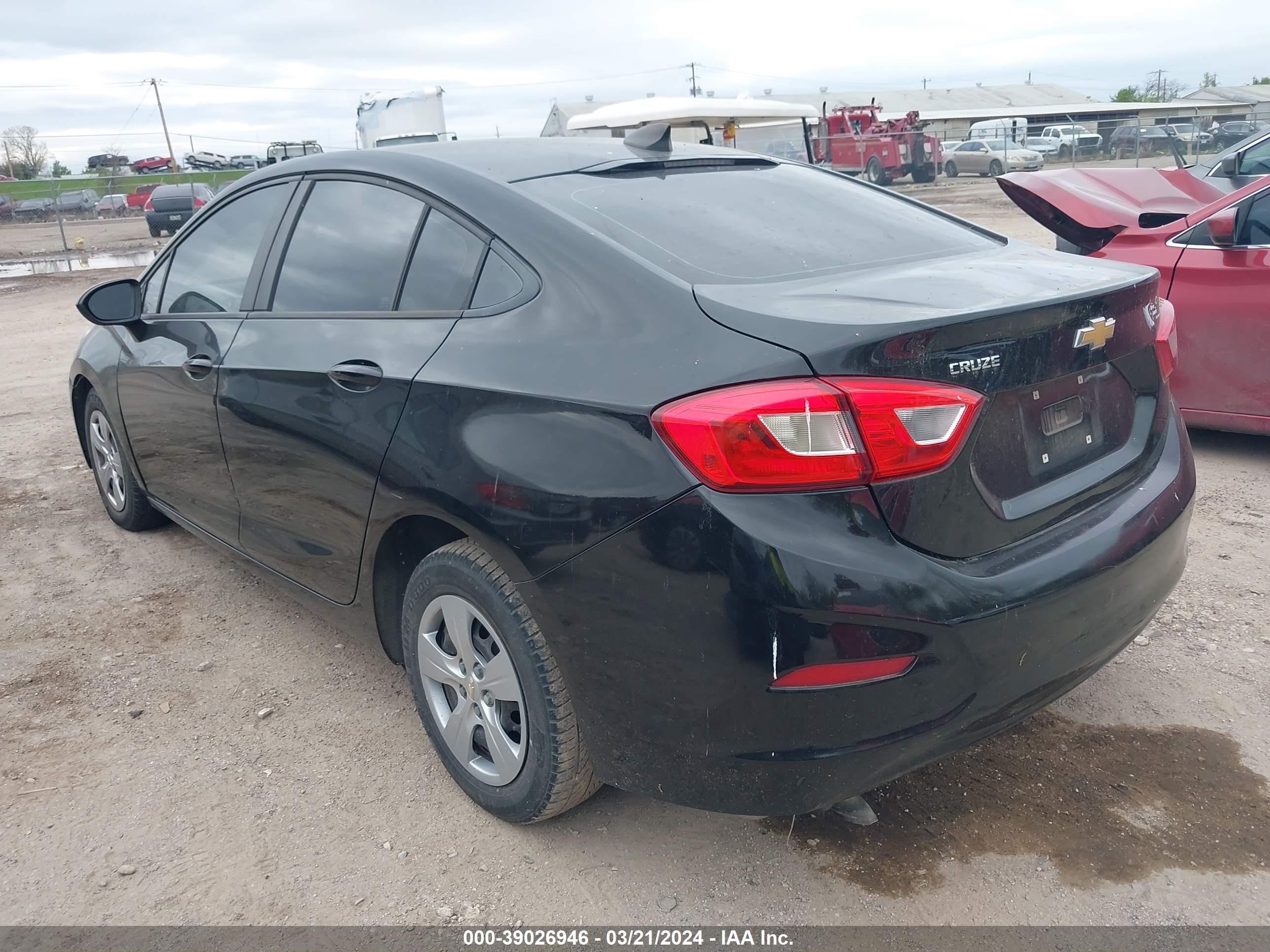 Photo 2 VIN: 1G1BC5SM8J7121597 - CHEVROLET CRUZE 