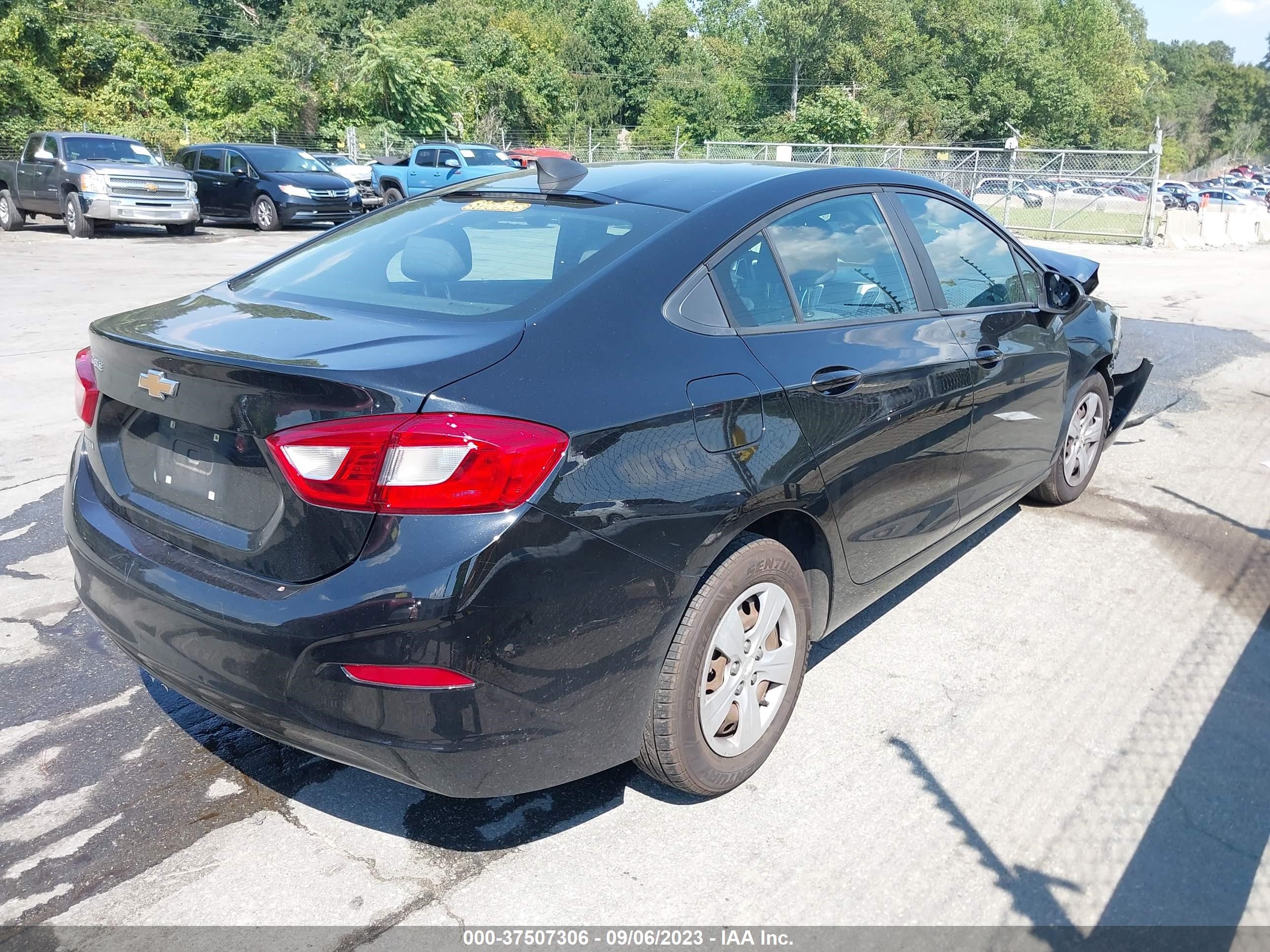 Photo 3 VIN: 1G1BC5SM8J7240380 - CHEVROLET CRUZE 