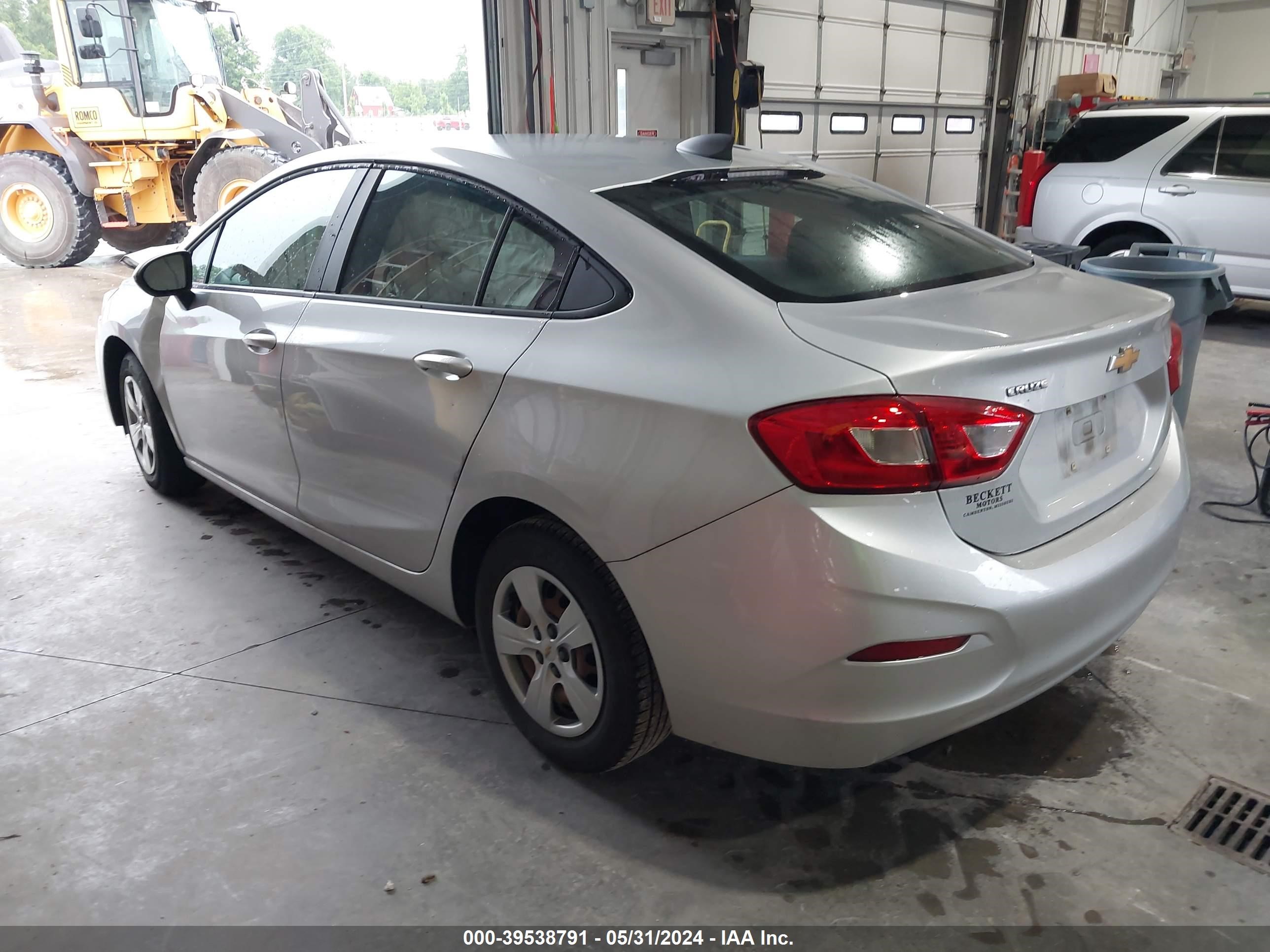 Photo 2 VIN: 1G1BC5SM9J7230621 - CHEVROLET CRUZE 