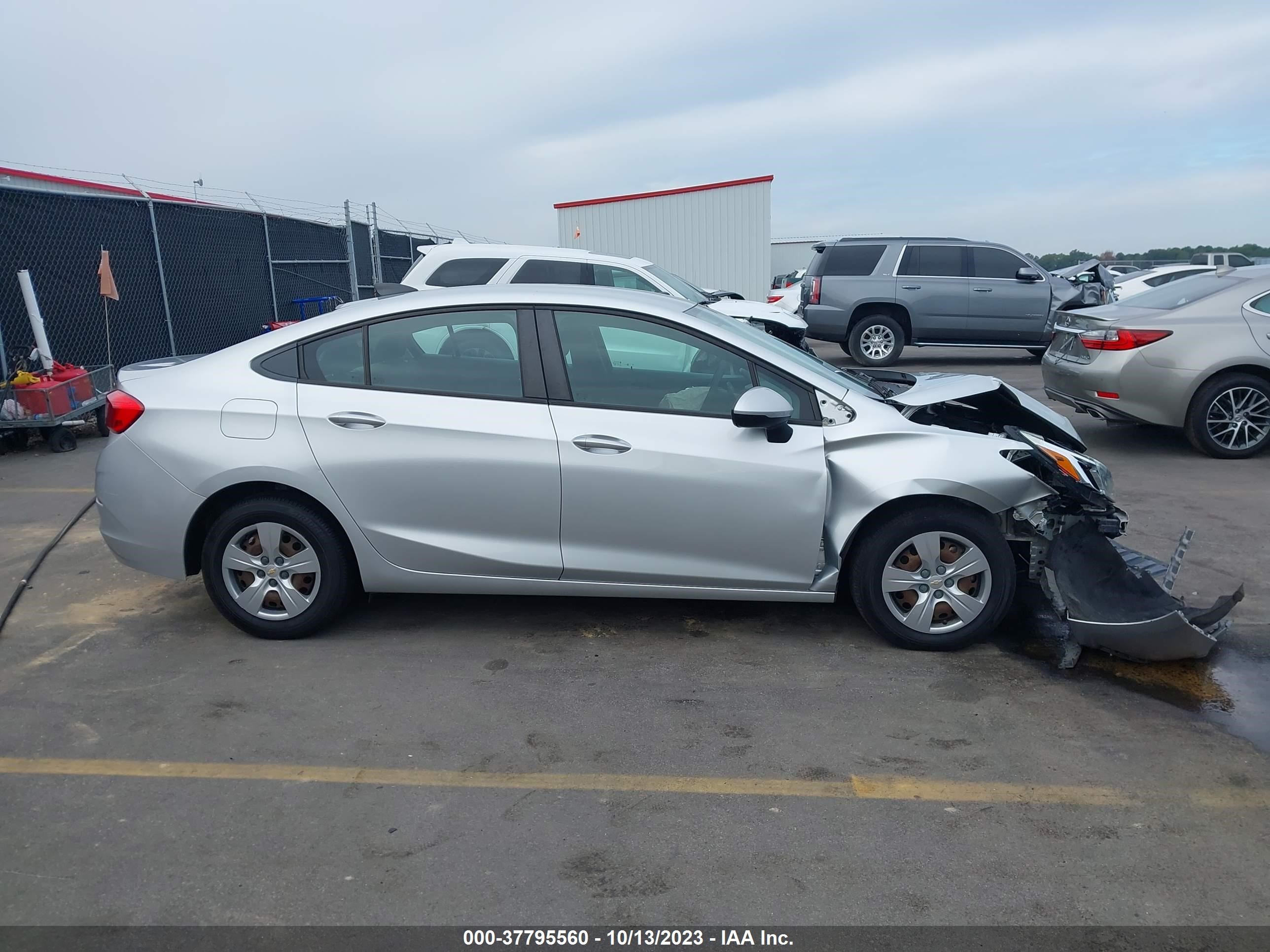 Photo 12 VIN: 1G1BC5SMXJ7160952 - CHEVROLET CRUZE 