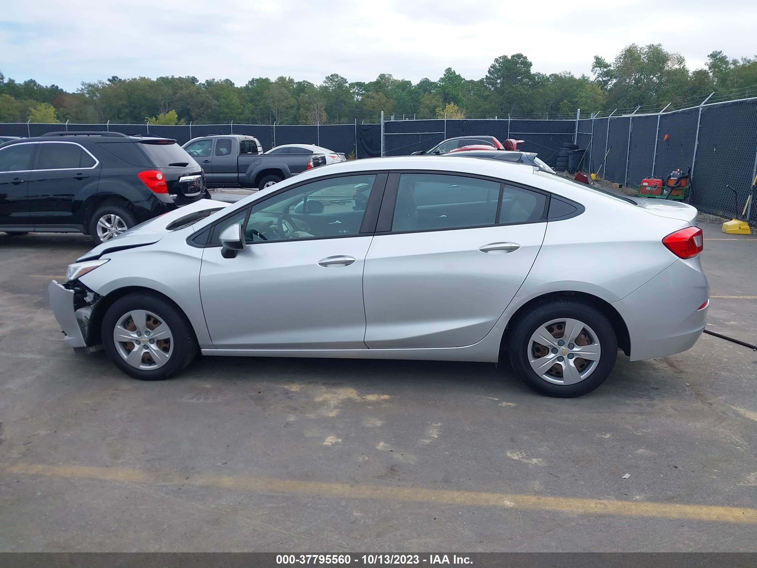 Photo 13 VIN: 1G1BC5SMXJ7160952 - CHEVROLET CRUZE 