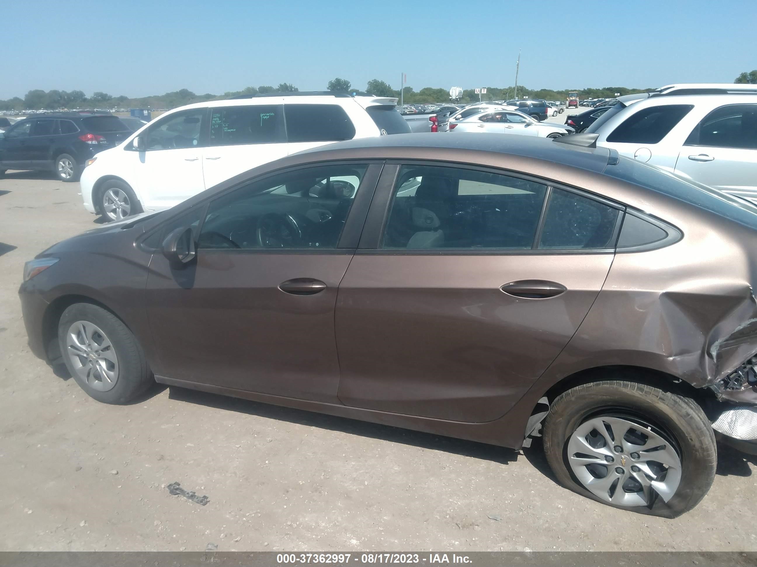 Photo 13 VIN: 1G1BC5SMXK7137348 - CHEVROLET CRUZE 