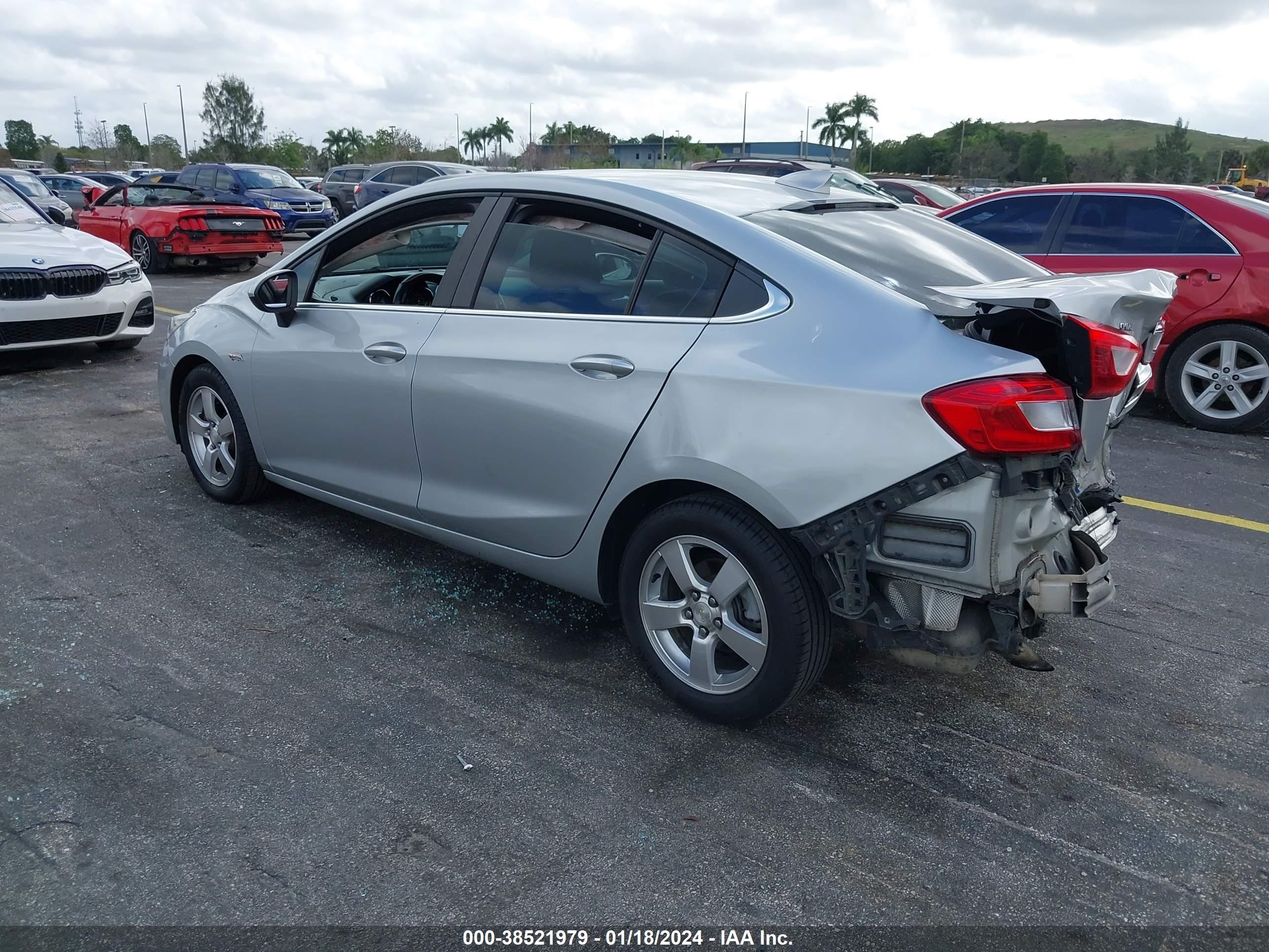 Photo 2 VIN: 1G1BE5SM0J7108045 - CHEVROLET CRUZE 