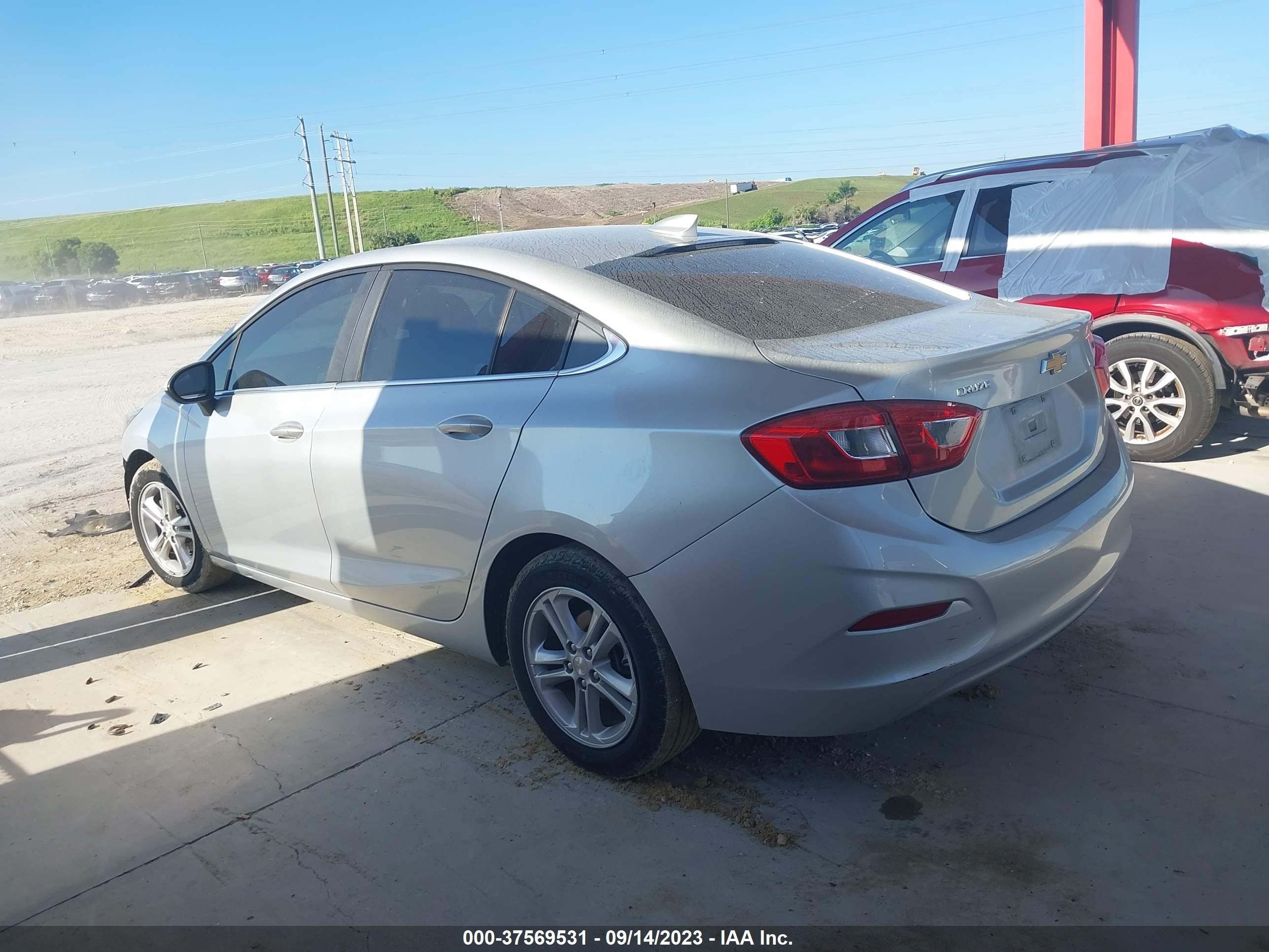 Photo 2 VIN: 1G1BE5SM0J7111463 - CHEVROLET CRUZE 