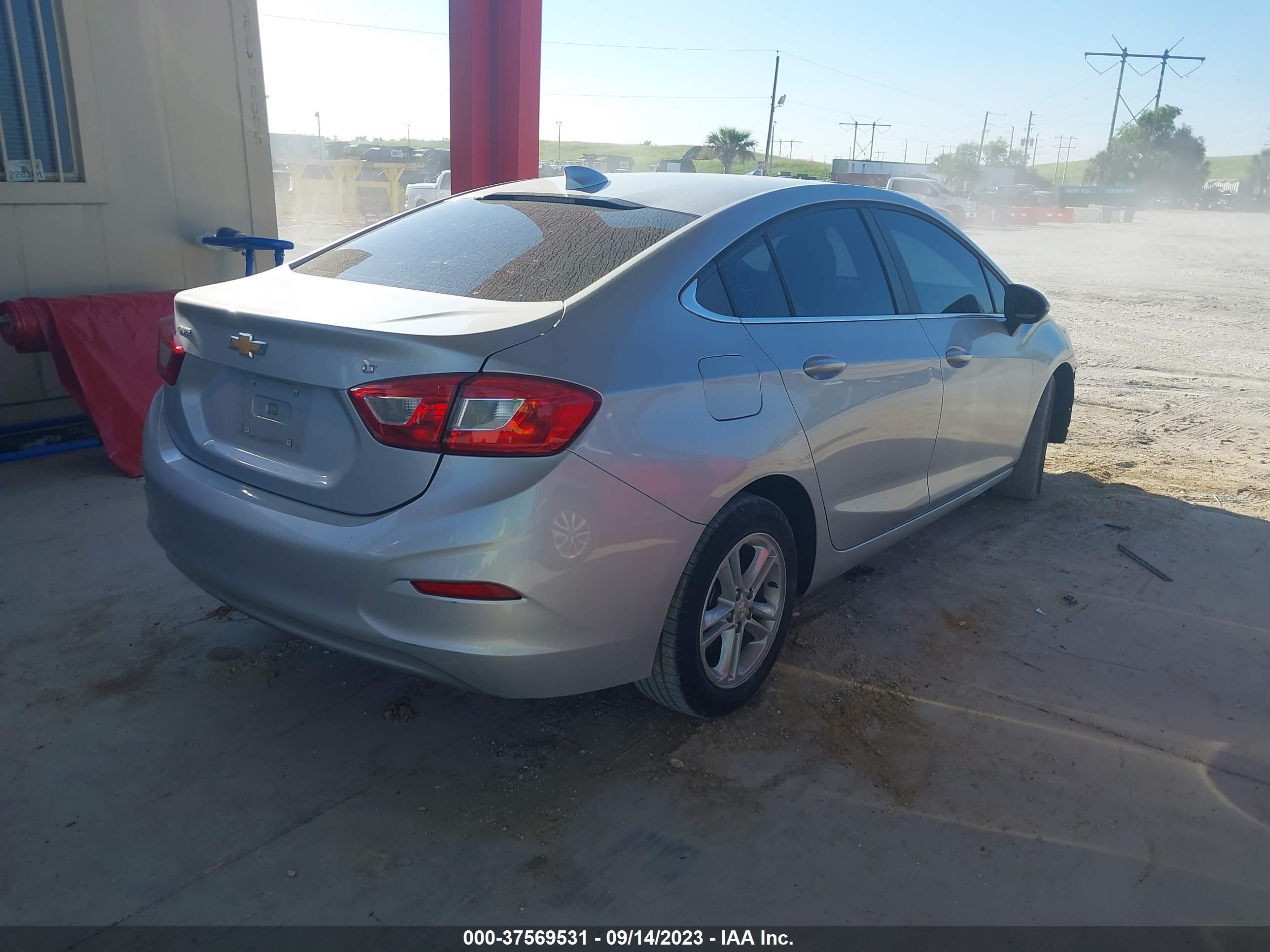 Photo 3 VIN: 1G1BE5SM0J7111463 - CHEVROLET CRUZE 